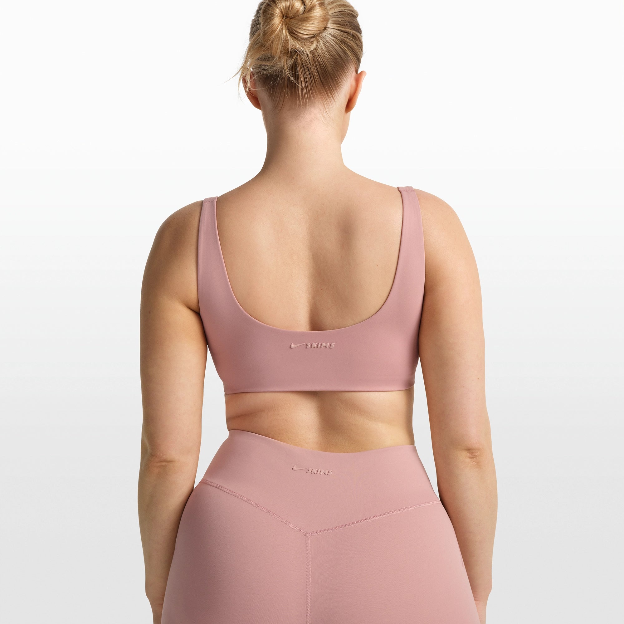 NikeSKIMS MATTE SCOOP NECK BRA | HIMALAYAN - Image 5