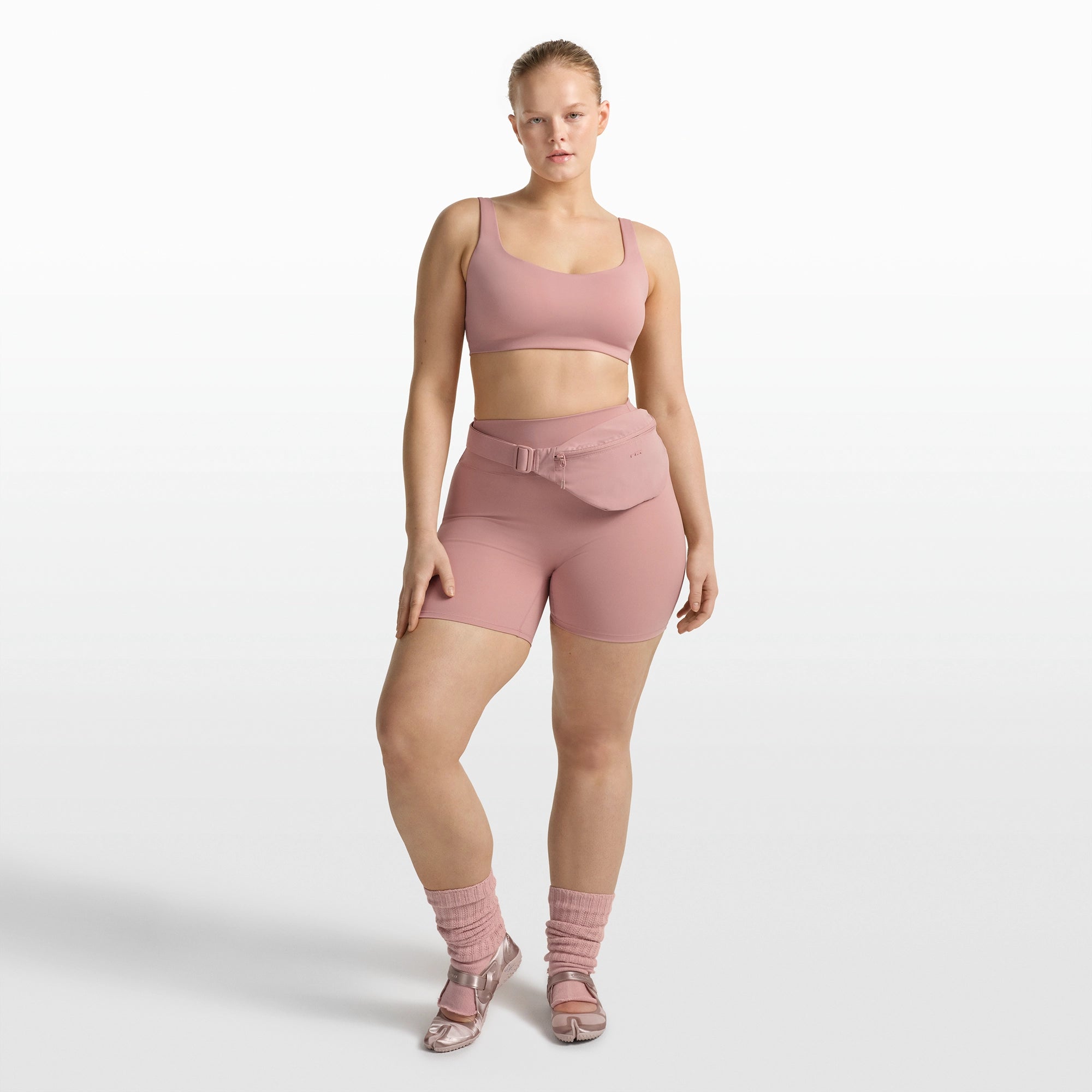 NikeSKIMS MATTE SCOOP NECK BRA | HIMALAYAN - Image 2