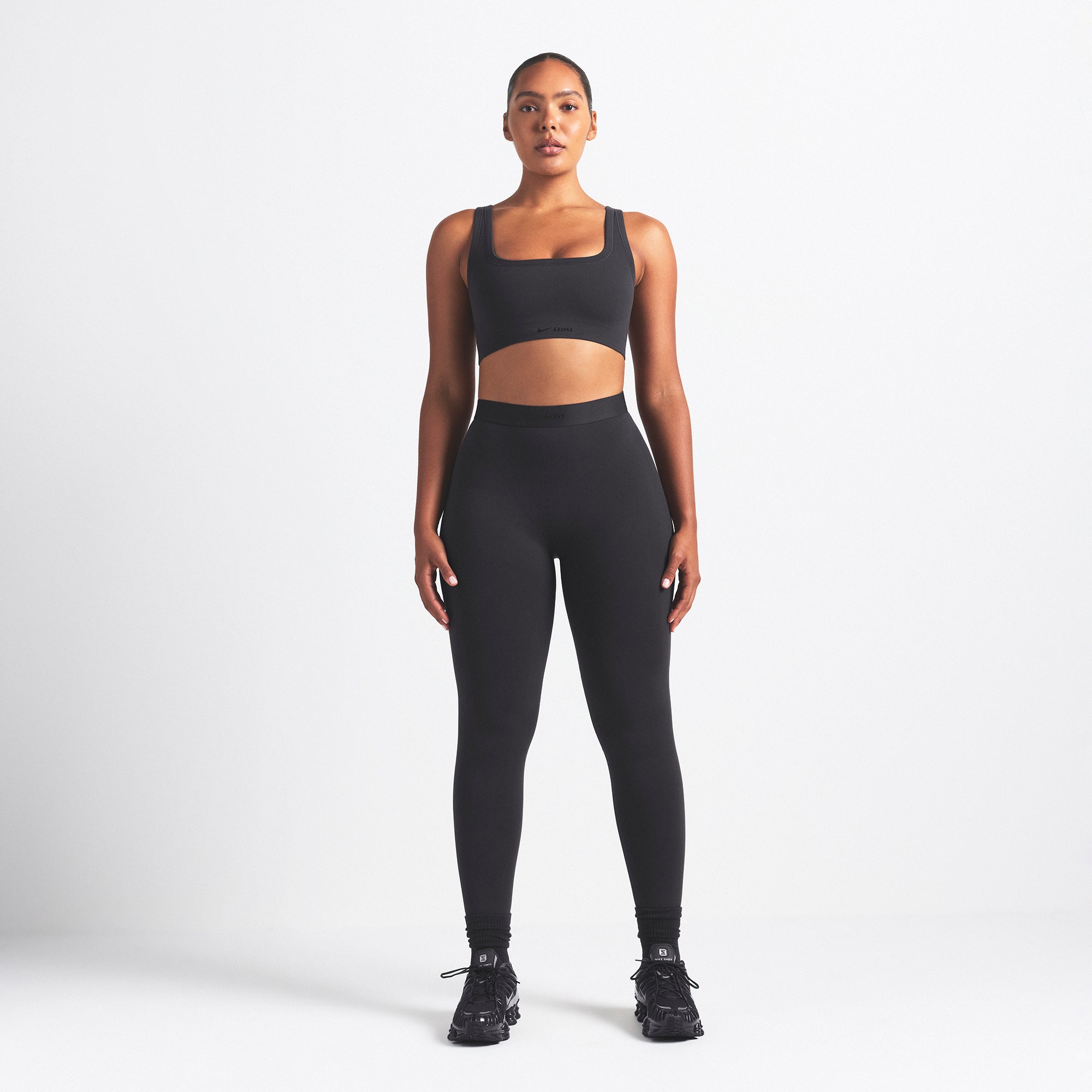 NikeSKIMS VINTAGE SEAMLESS SCOOP NECK BRA | OBSIDIAN - Image 3