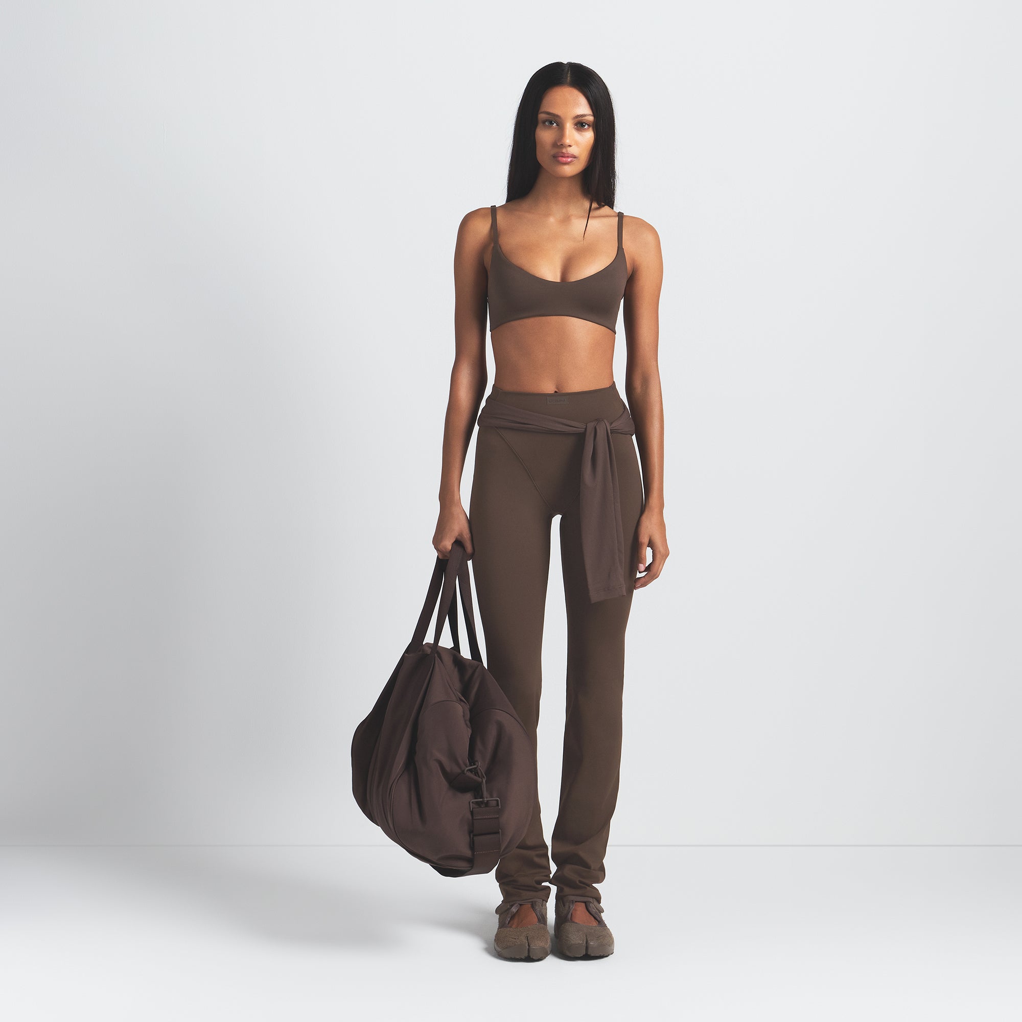 NikeSKIMS MATTE MICRO SCOOP BRA | DARK SEPIA - Image 2