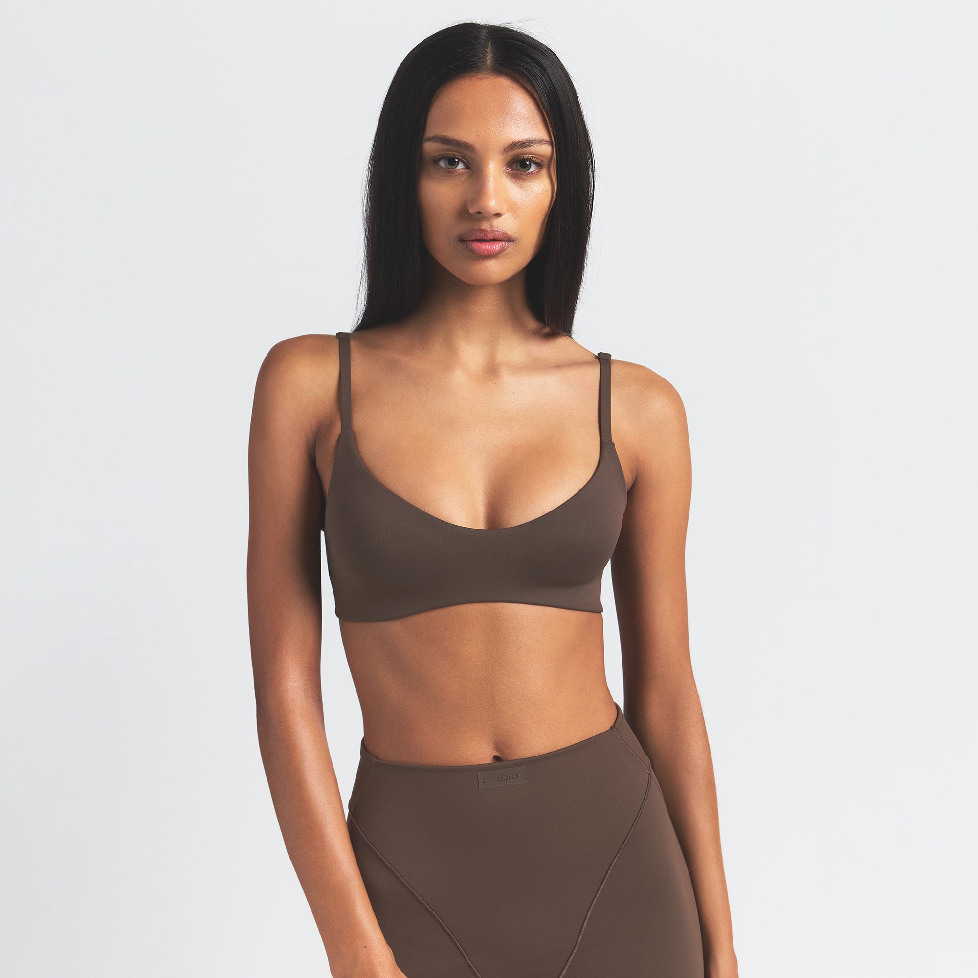 NikeSKIMS MATTE MICRO SCOOP BRA | DARK SEPIA - Image 3