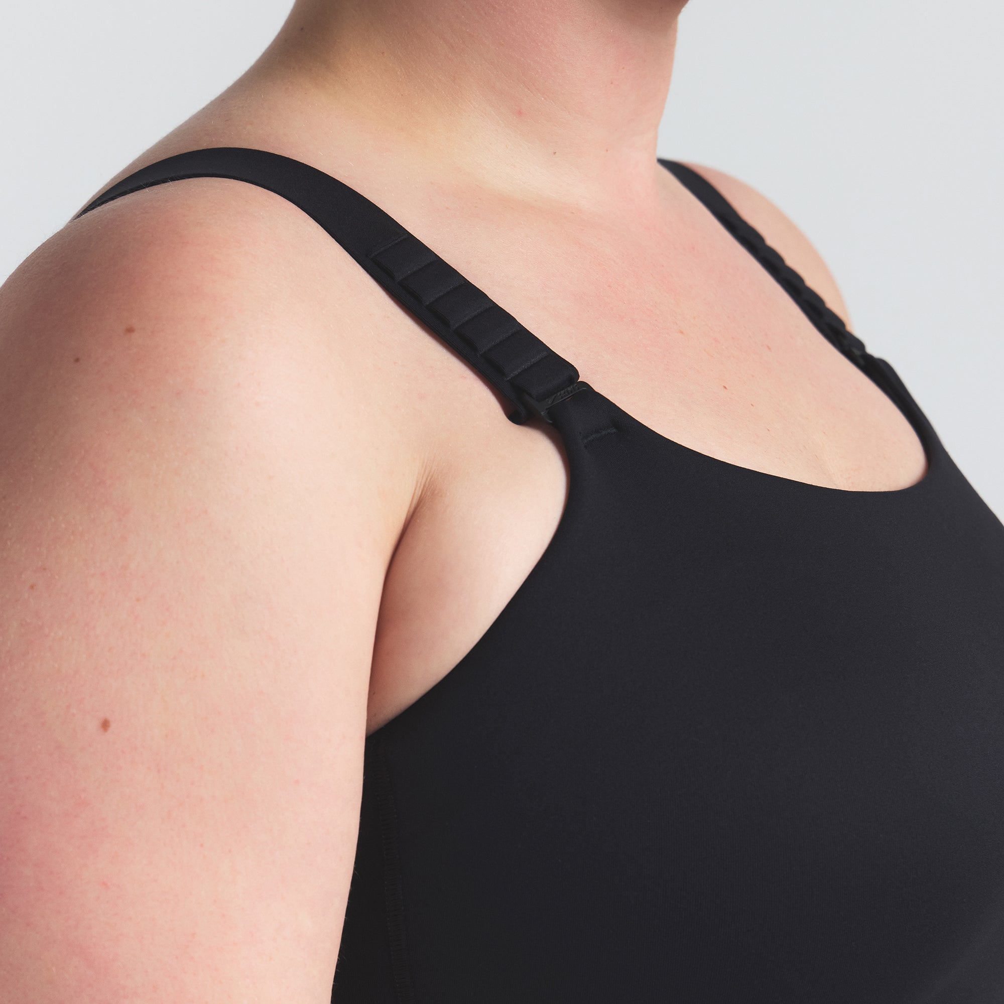 NikeSKIMS MATTE WIDE STRAP BRA | OBSIDIAN - Image 7
