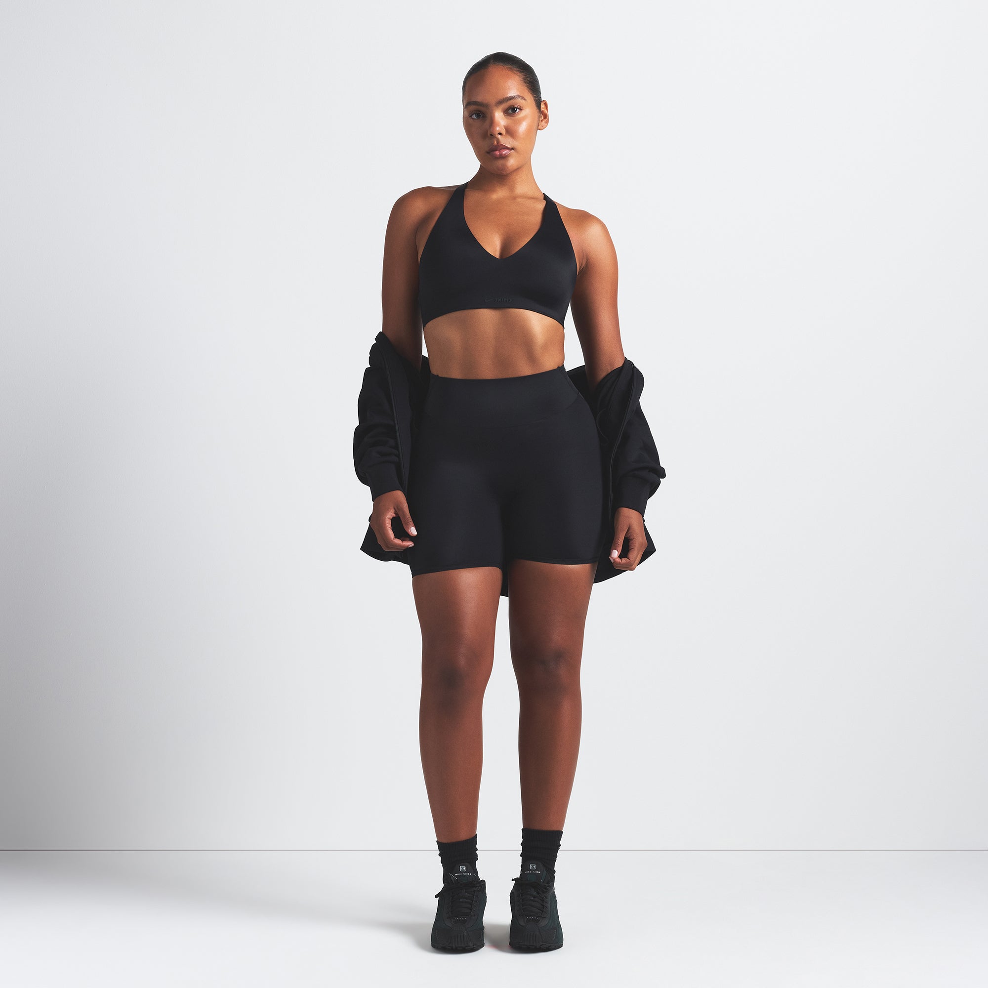 NikeSKIMS SHINE V-NECK BRA | OBSIDIAN - Image 2