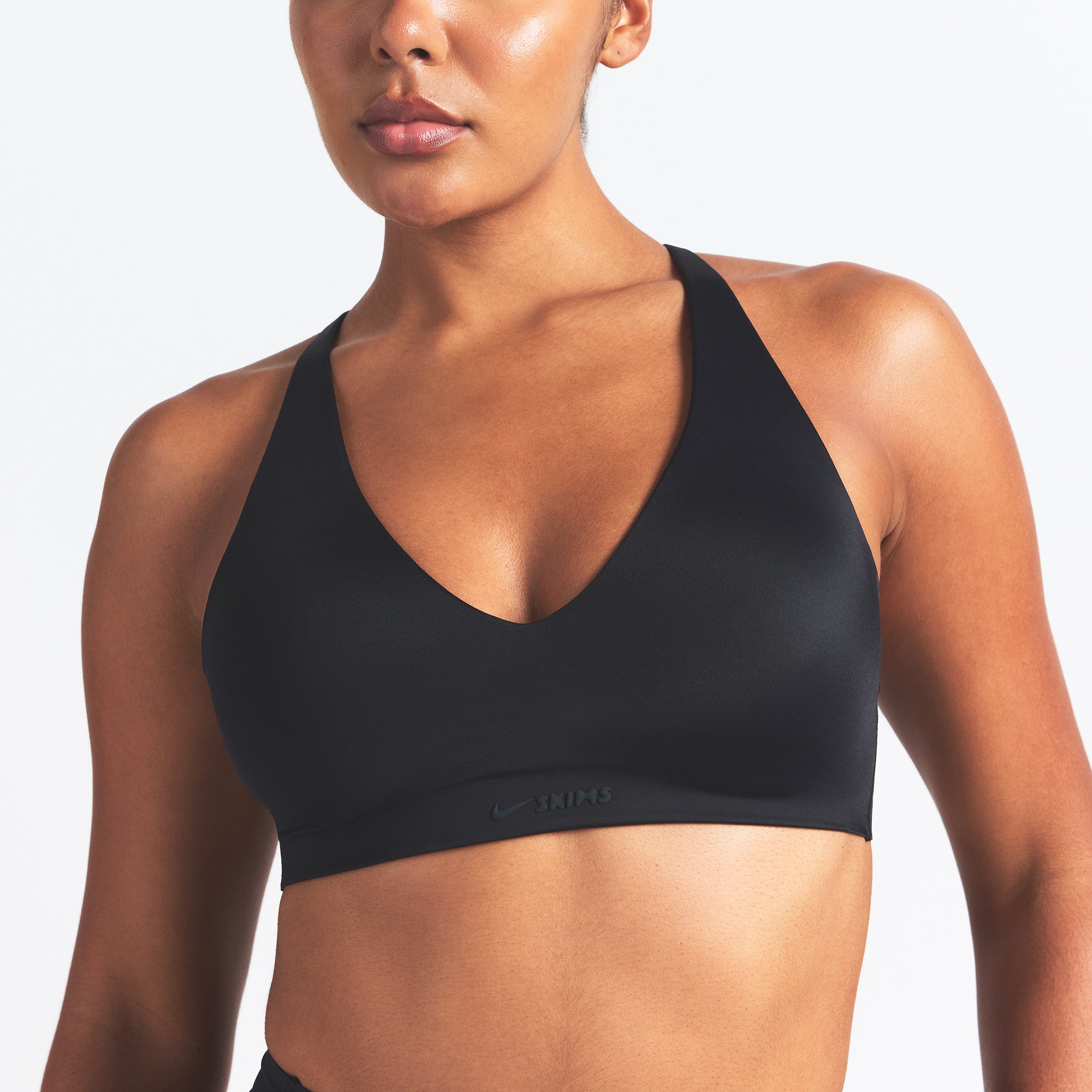 NikeSKIMS SHINE V-NECK BRA | OBSIDIAN - Image 4