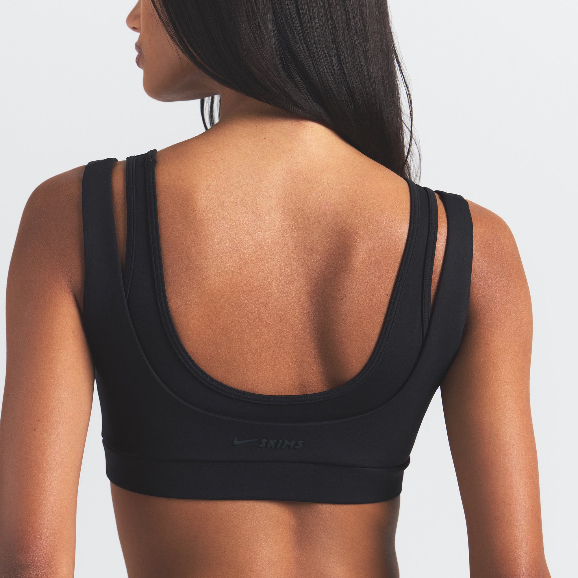 NikeSKIMS MATTE DOUBLE STRAP SCOOP BRA | OBSIDIAN - Image 4
