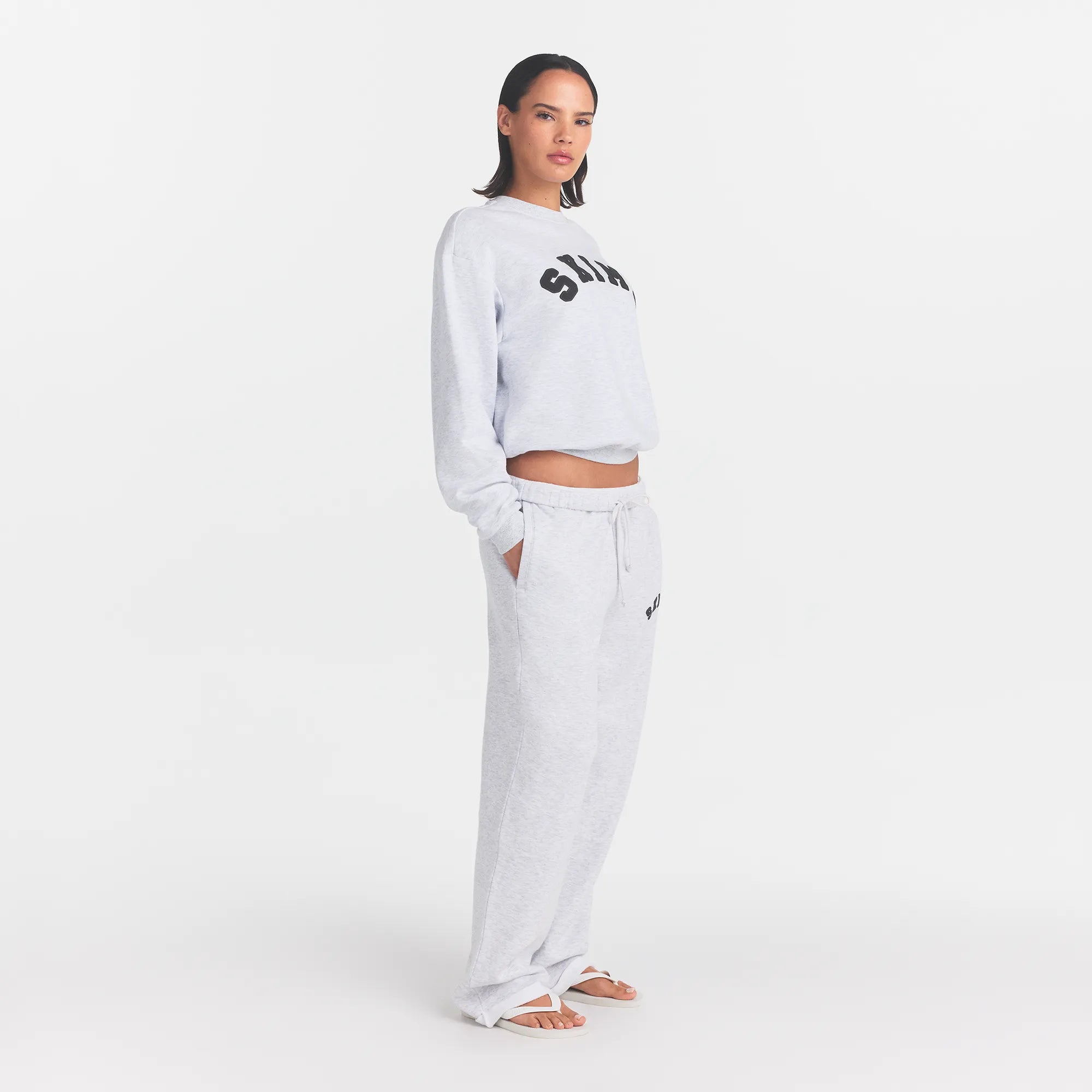 COTTON FLEECE LOGO CLASSIC STRAIGHT LEG PANT | LIGHT HEATHER GREY WITH ONYX LOGO - Image 4