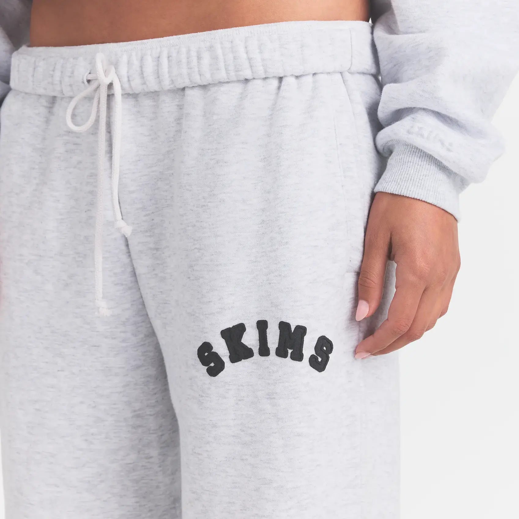 COTTON FLEECE LOGO CLASSIC STRAIGHT LEG PANT | LIGHT HEATHER GREY WITH ONYX LOGO - Image 3