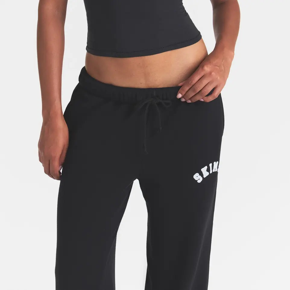 COTTON FLEECE CLASSIC STRAIGHT LEG PANT | ONYX SNOW ARCHED SKIMS LOGO - Image 4