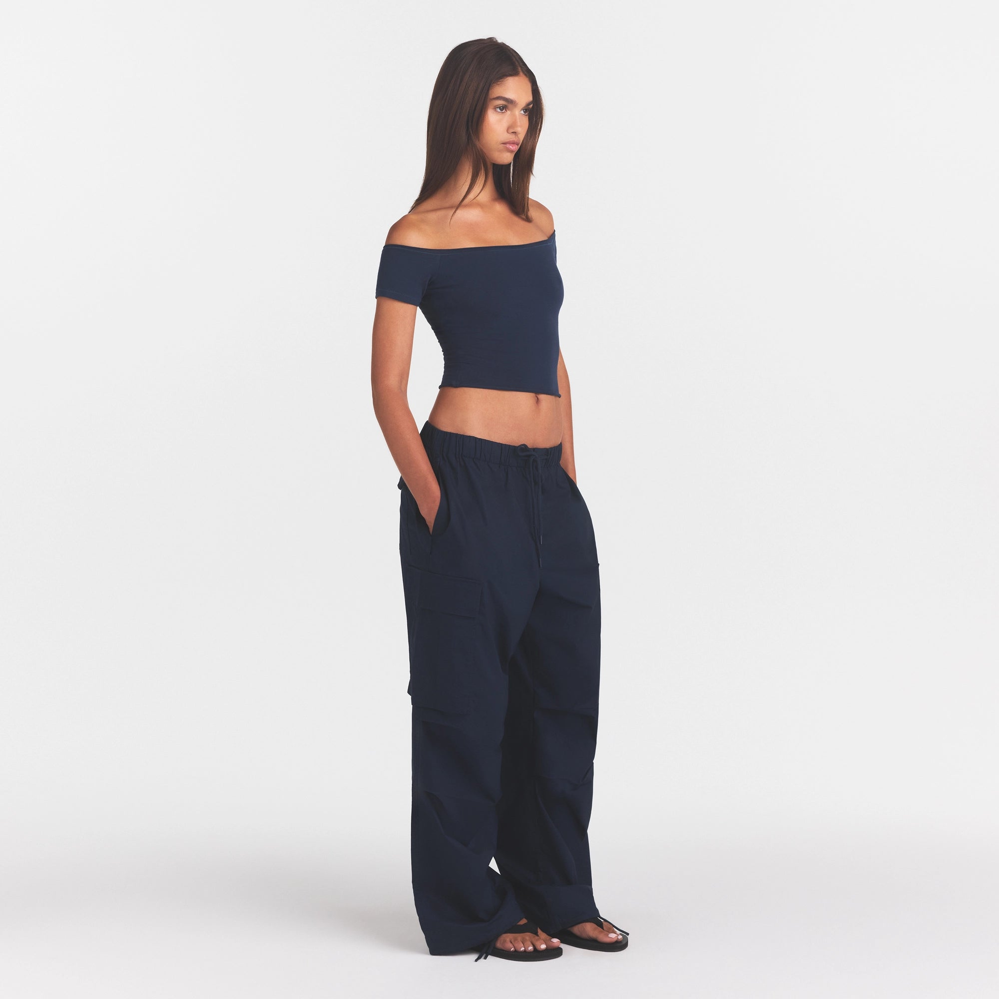 WOVEN COTTON OVERSIZED LOW RISE CARGO PANT | NAVY - Image 3