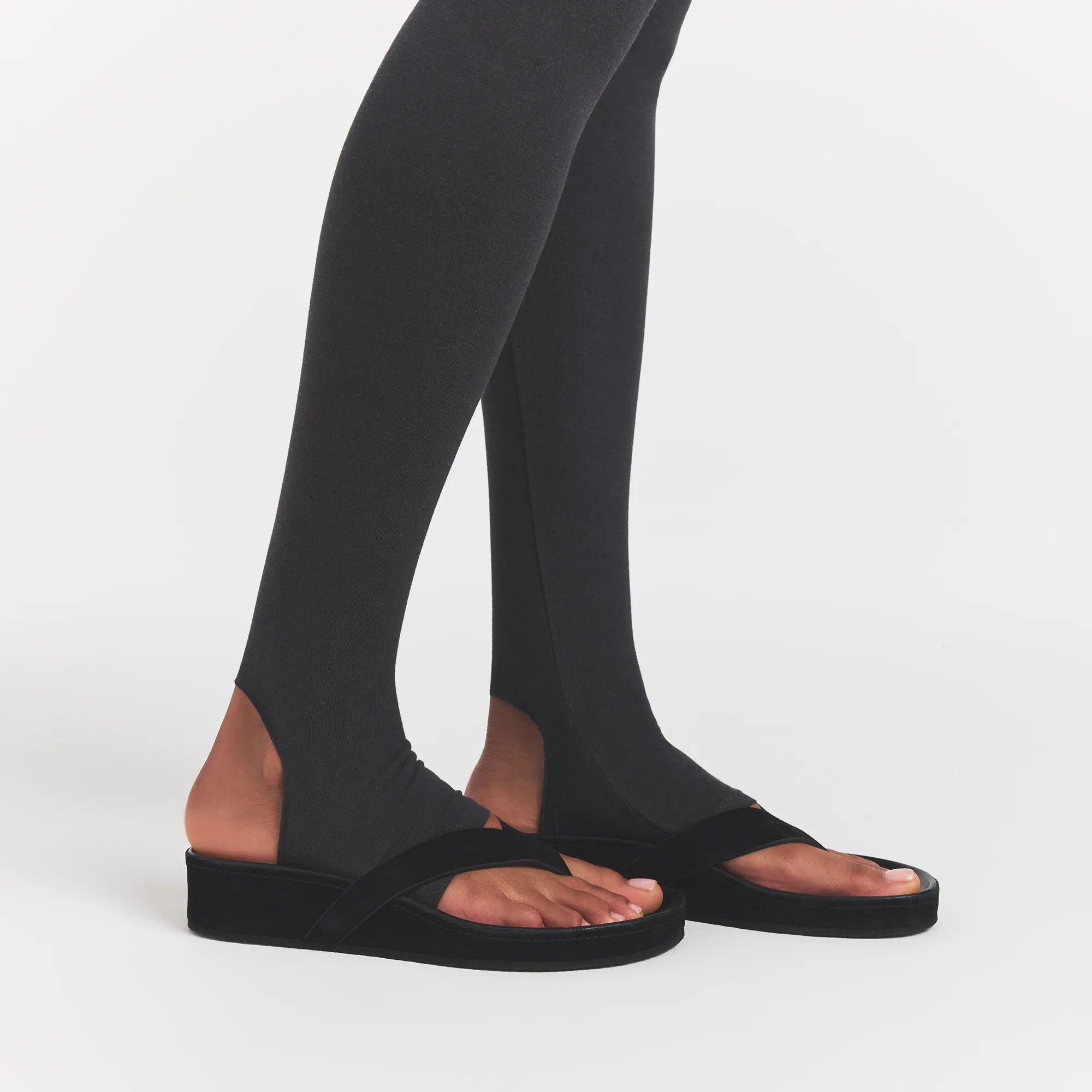 OUTDOOR STIRRUP LEGGING | WASHED ONYX - Image 4