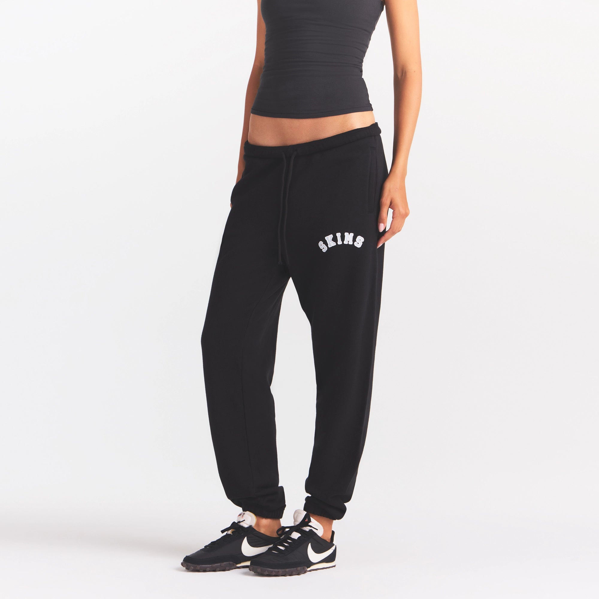 COTTON FLEECE CLASSIC JOGGER | ONYX SNOW ARCHED SKIMS LOGO - Image 3