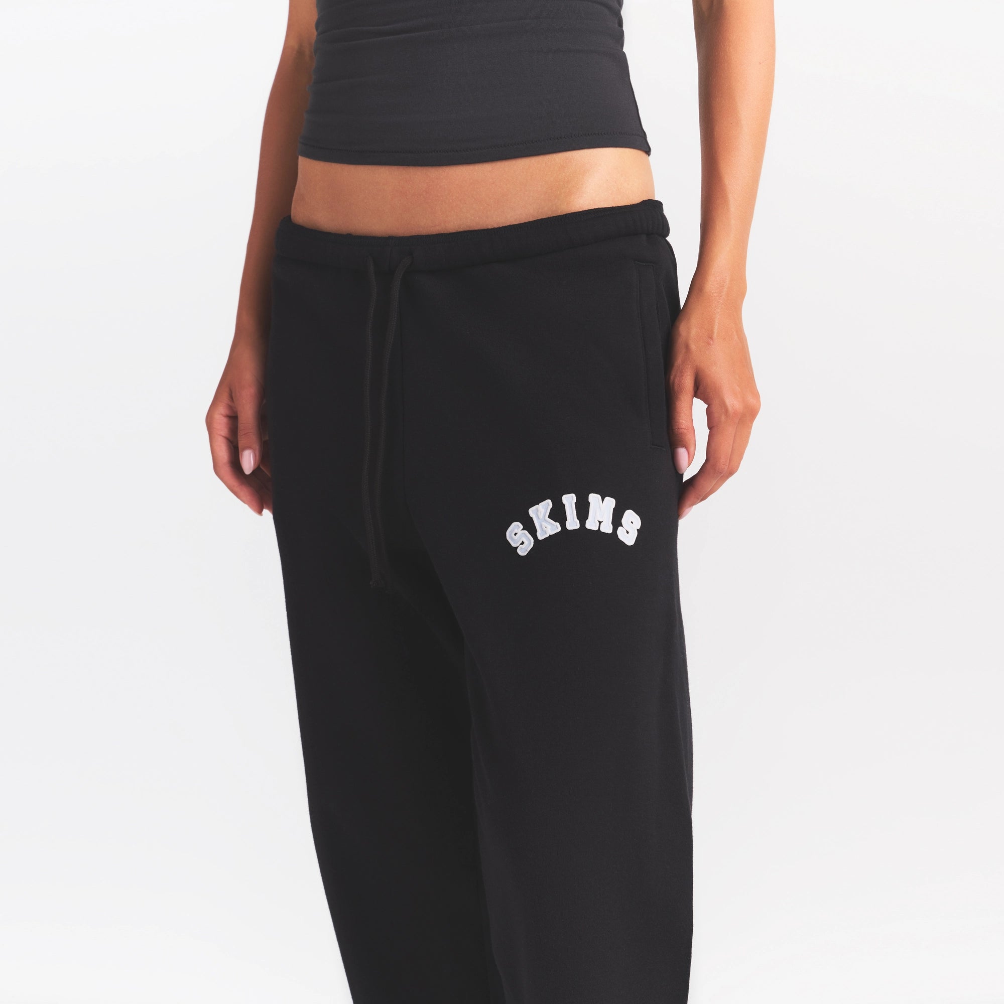 COTTON FLEECE CLASSIC JOGGER | ONYX SNOW ARCHED SKIMS LOGO - Image 4