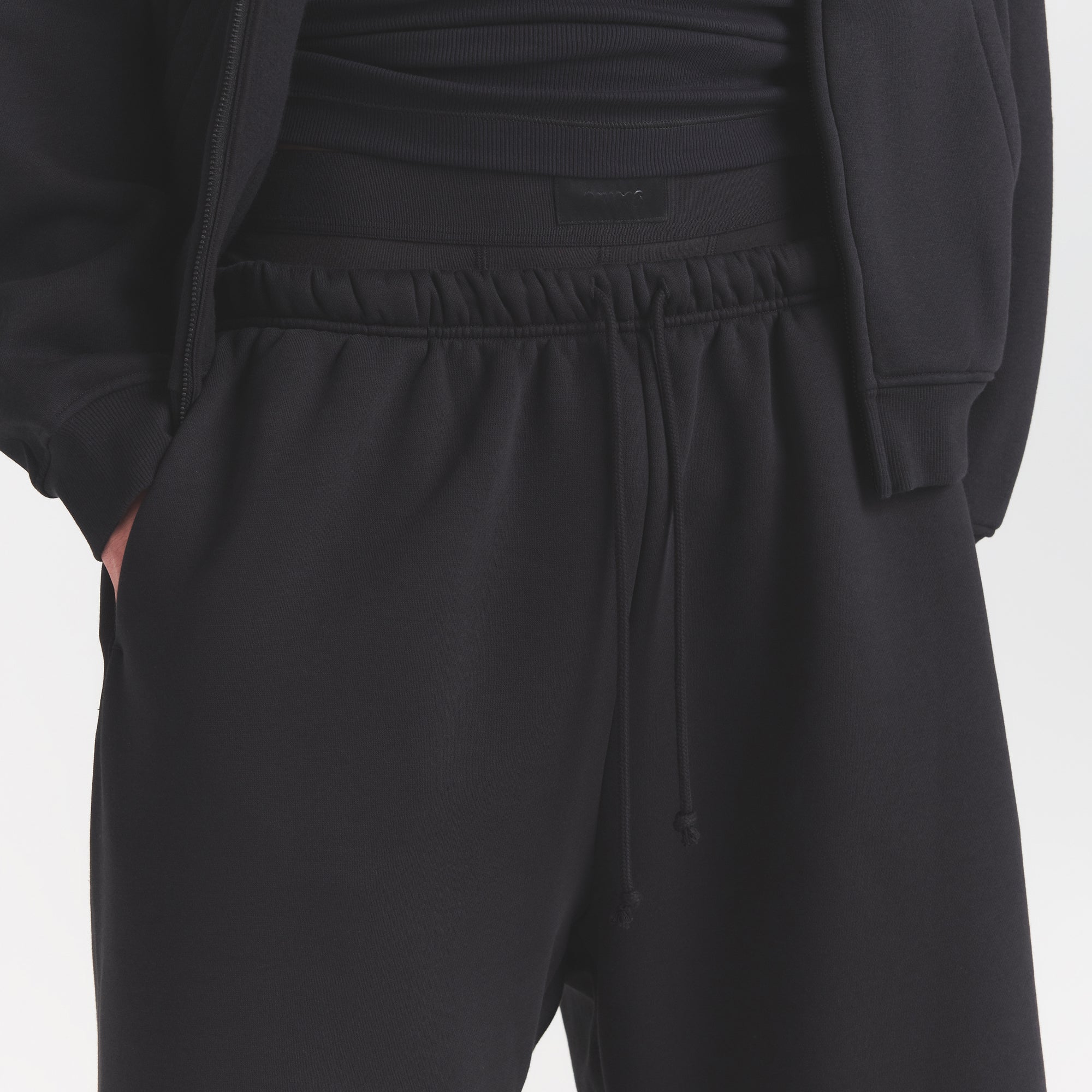 FLEECE LOUNGE MENS RELAXED LONG SHORT | WASHED ONYX - Image 5