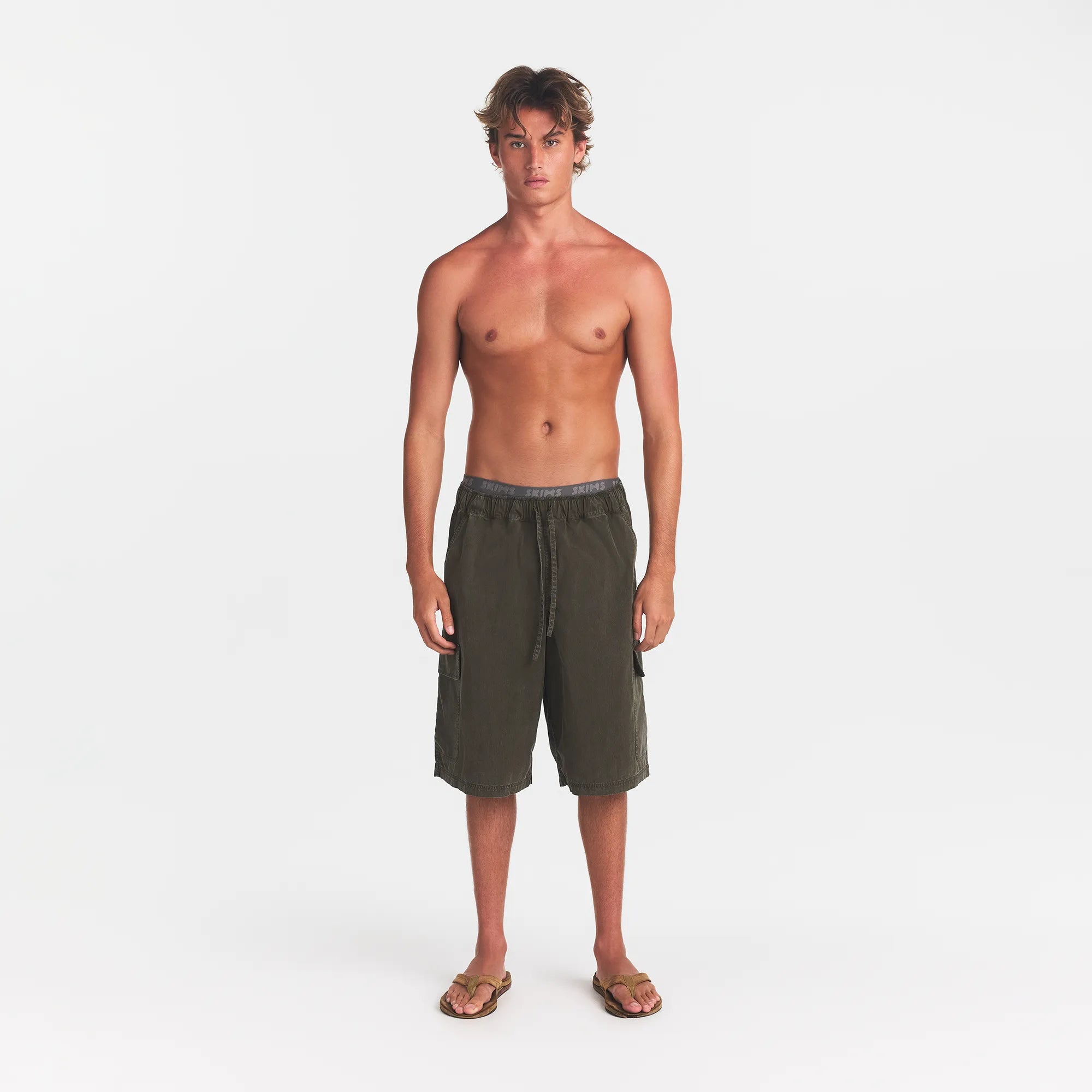 WOVEN MENS RELAXED CARGO SHORT | JUNGLE - Image 2