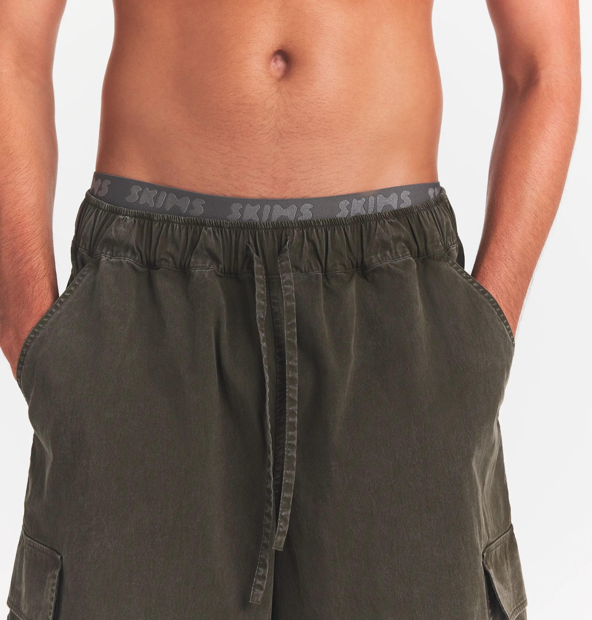 WOVEN MENS RELAXED CARGO SHORT | JUNGLE - Image 4