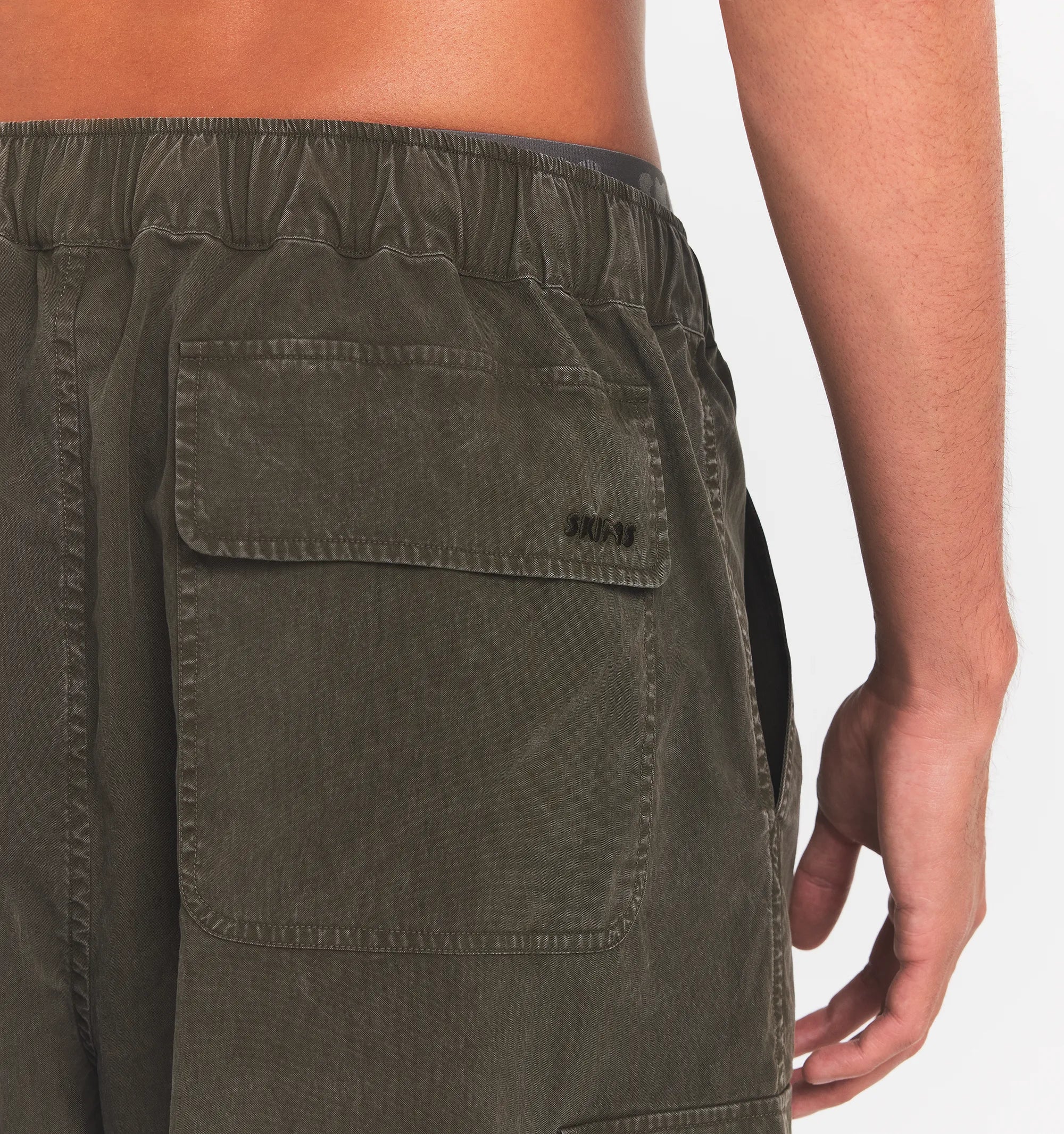 WOVEN MENS RELAXED CARGO SHORT | JUNGLE - Image 5
