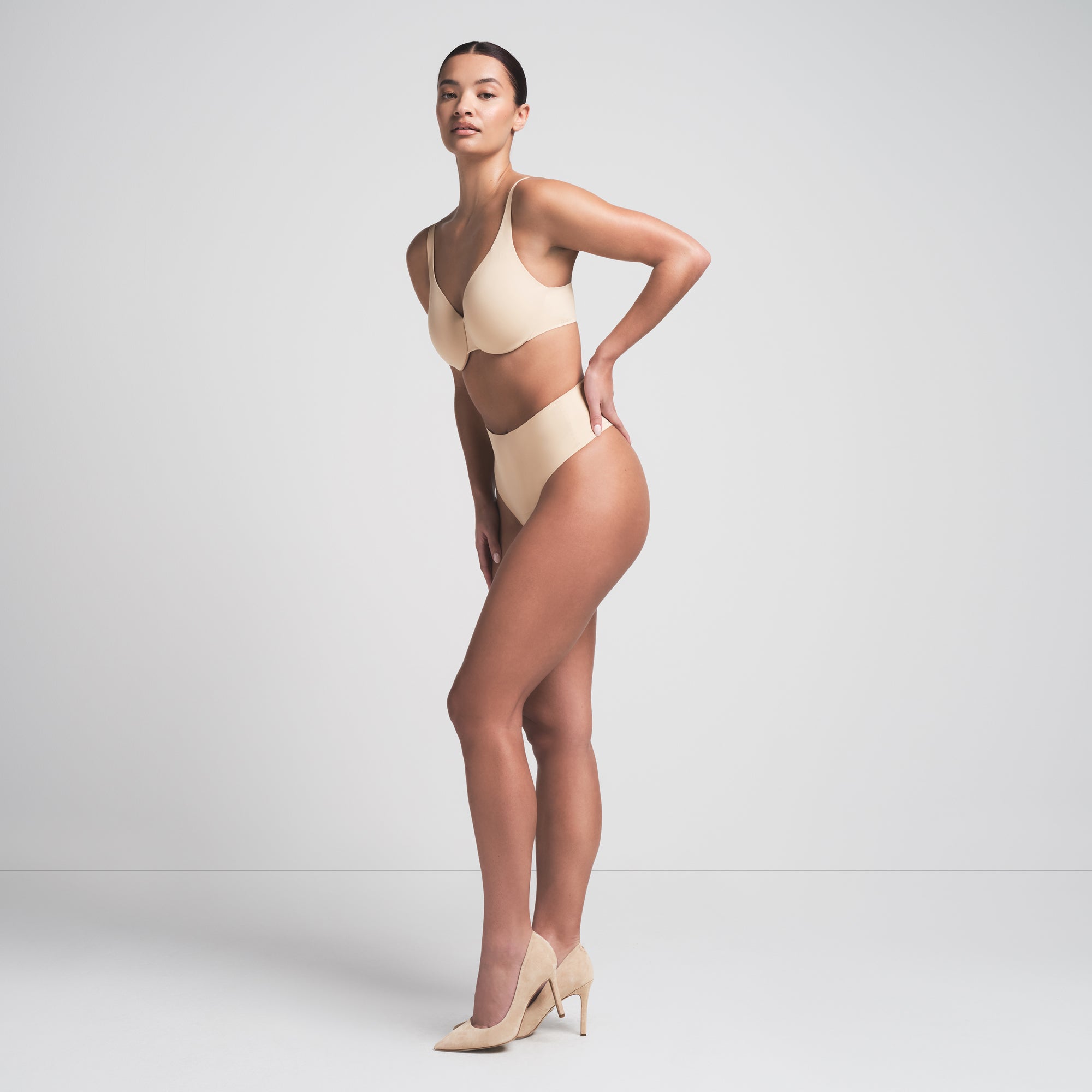SMOOTHING INTIMATES UNLINED MINIMIZER BRA | SAND - Image 4