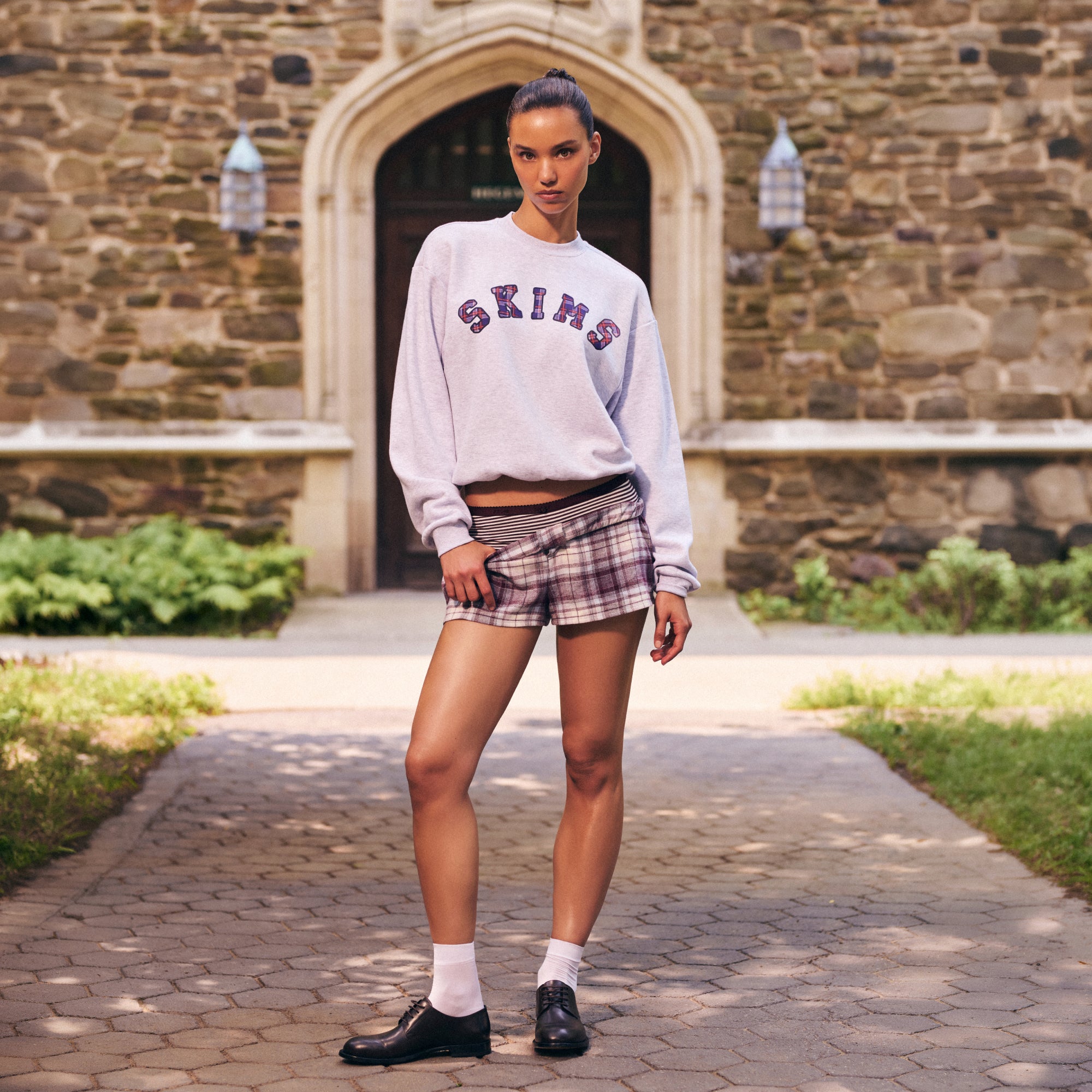 COTTON FLEECE CLASSIC CREWNECK | LIGHT HEATHER GREY ARCHED SKIMS PLAID - Image 5
