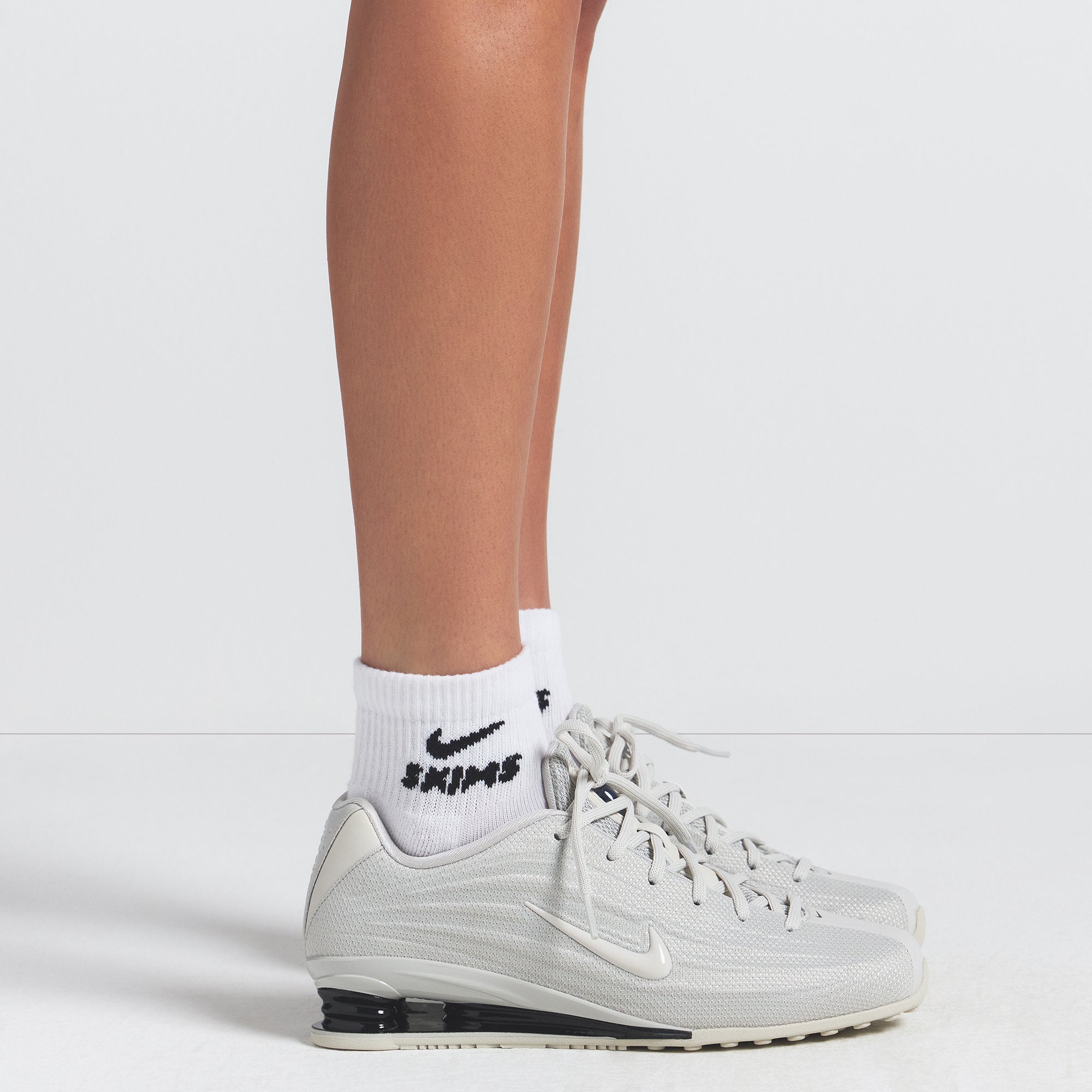 NikeSKIMS ACCESSORIES DRI-FITâ„¢ QUARTER CREW SOCK 3-PACK | SNOW - Image 4