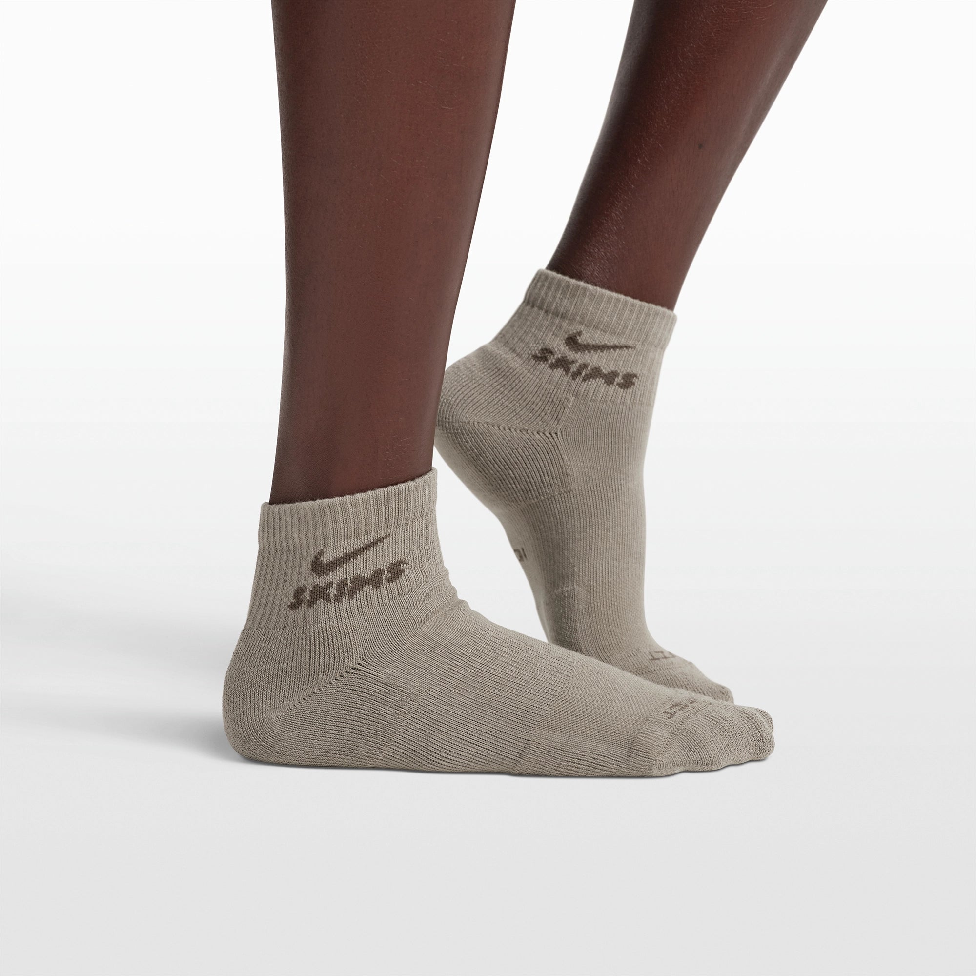 NikeSKIMS ACCESSORIES DRI-FITâ„¢ QUARTER CREW SOCK 3-PACK | HIMALAYAN MULTI - Image 4