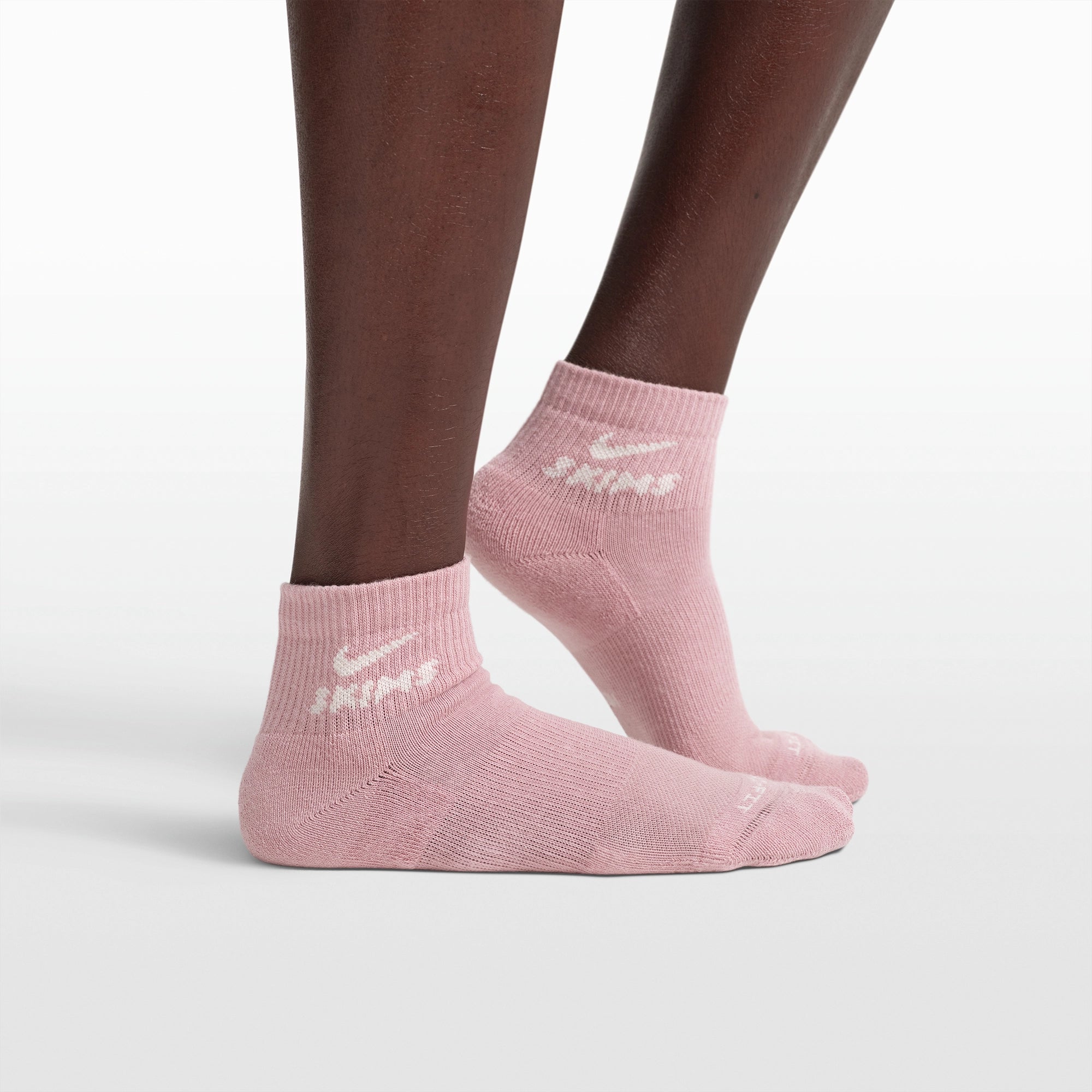 NikeSKIMS ACCESSORIES DRI-FITâ„¢ QUARTER CREW SOCK 3-PACK | HIMALAYAN MULTI - Image 2