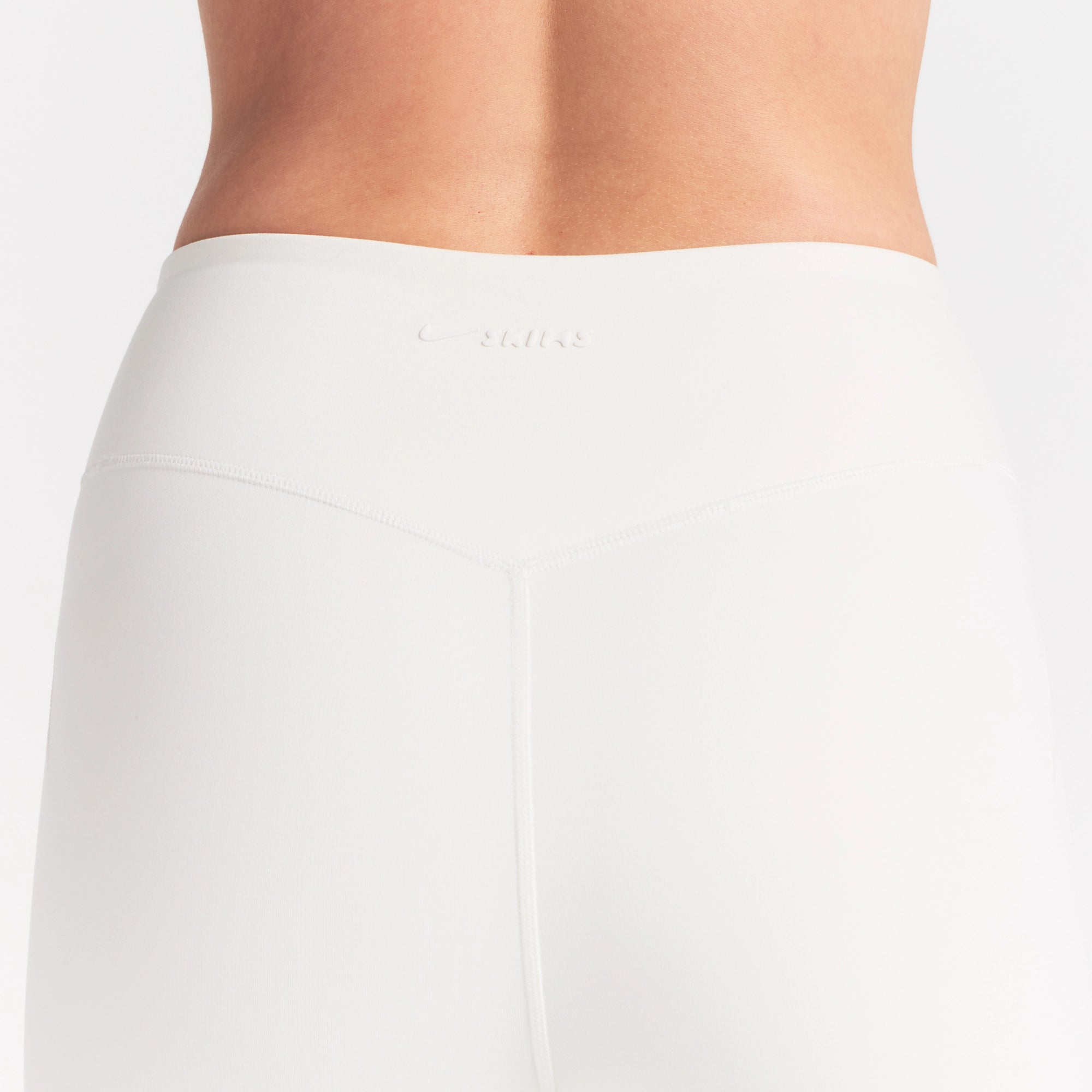 NikeSKIMS MATTE 26 LEGGING | IVORY - Image 4