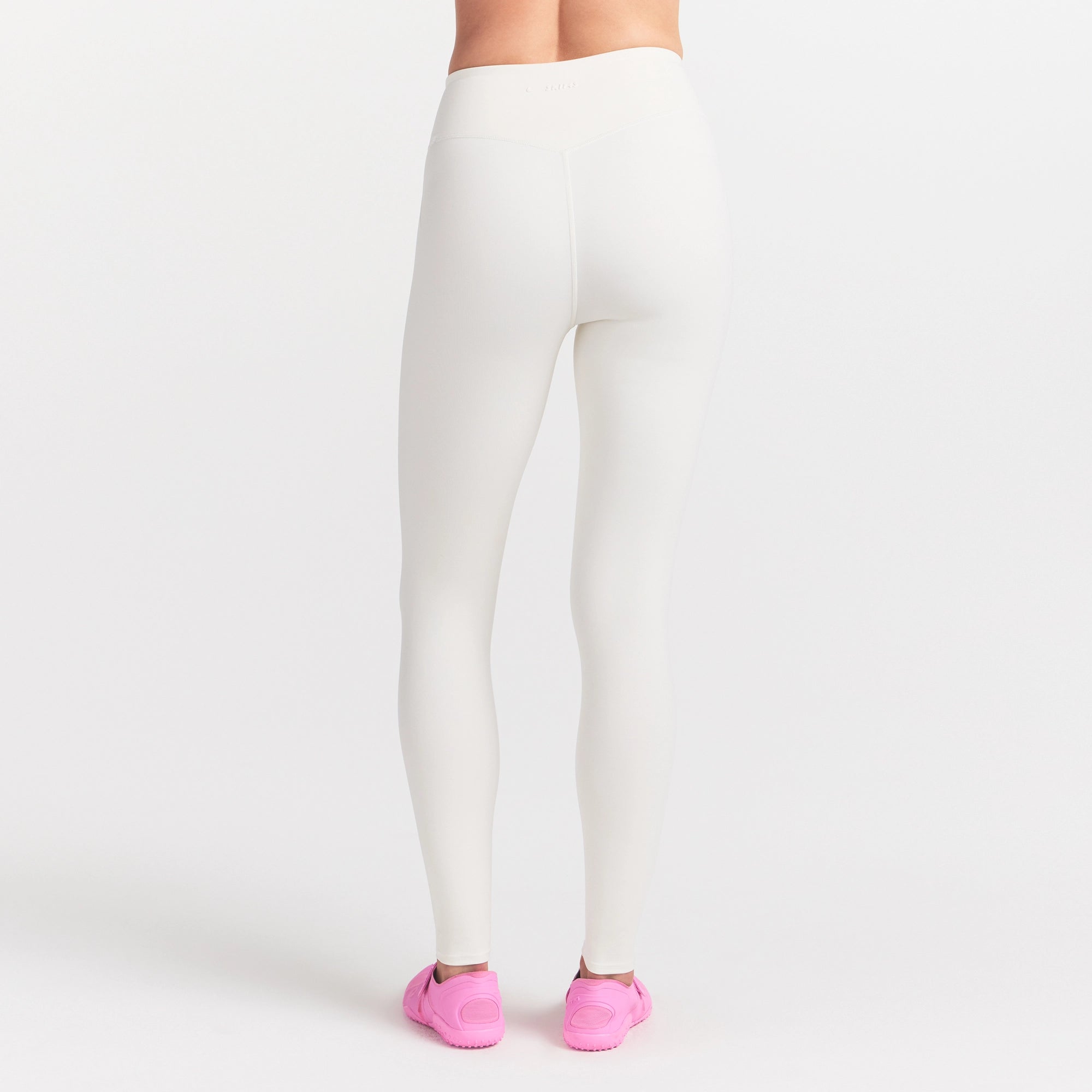 NikeSKIMS MATTE 26 LEGGING | IVORY - Image 5