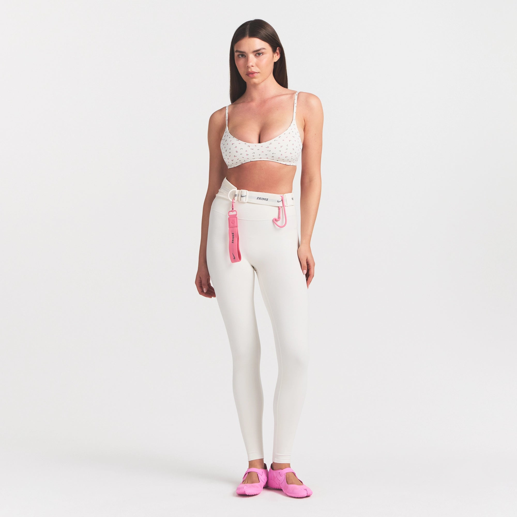 NikeSKIMS MATTE 26 LEGGING | IVORY - Image 2