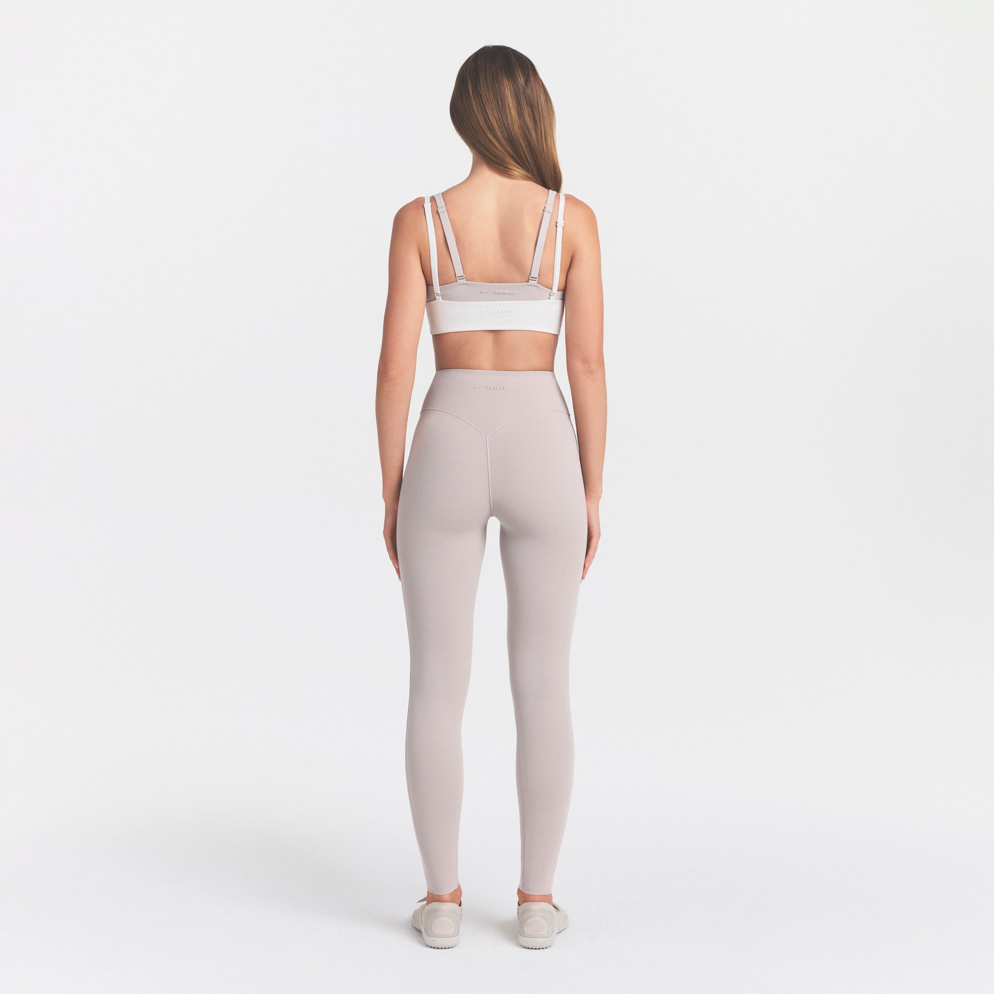 NikeSKIMS STUDIO STRETCH 26 LEGGING | LINEN - Image 5