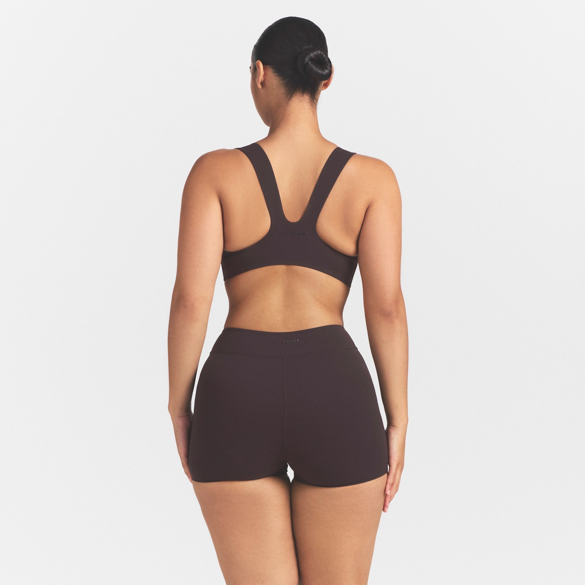 NikeSKIMS STUDIO STRETCH DIPPED 2 SHORT | DARK ROAST - Image 4