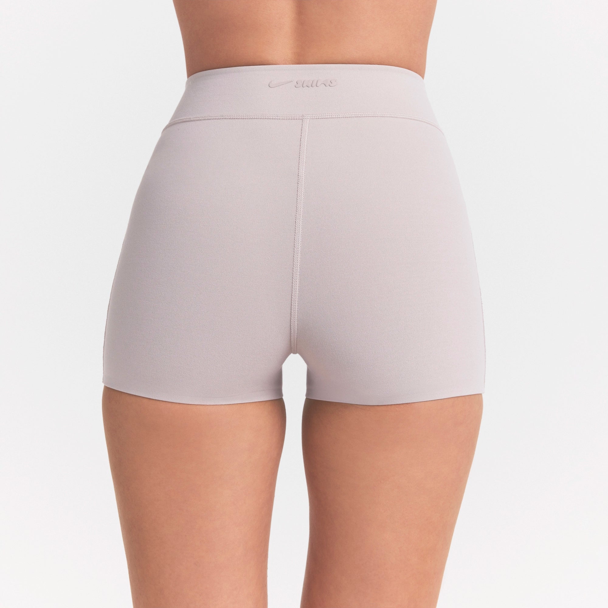 NikeSKIMS STUDIO STRETCH DIPPED 2 SHORT | LINEN - Image 5