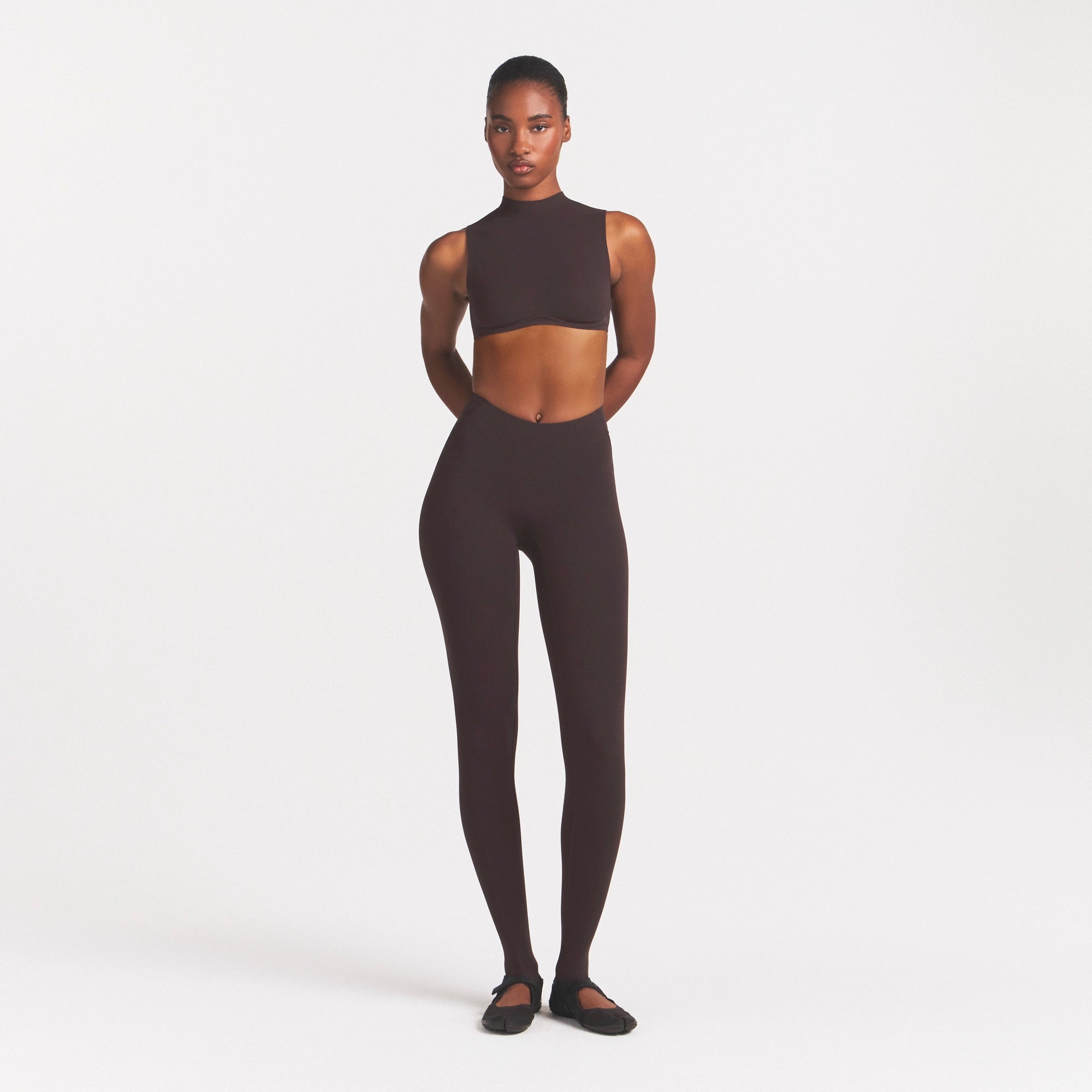 NikeSKIMS STUDIO STRETCH DIPPED 29 LEGGING | DARK ROAST - Image 4