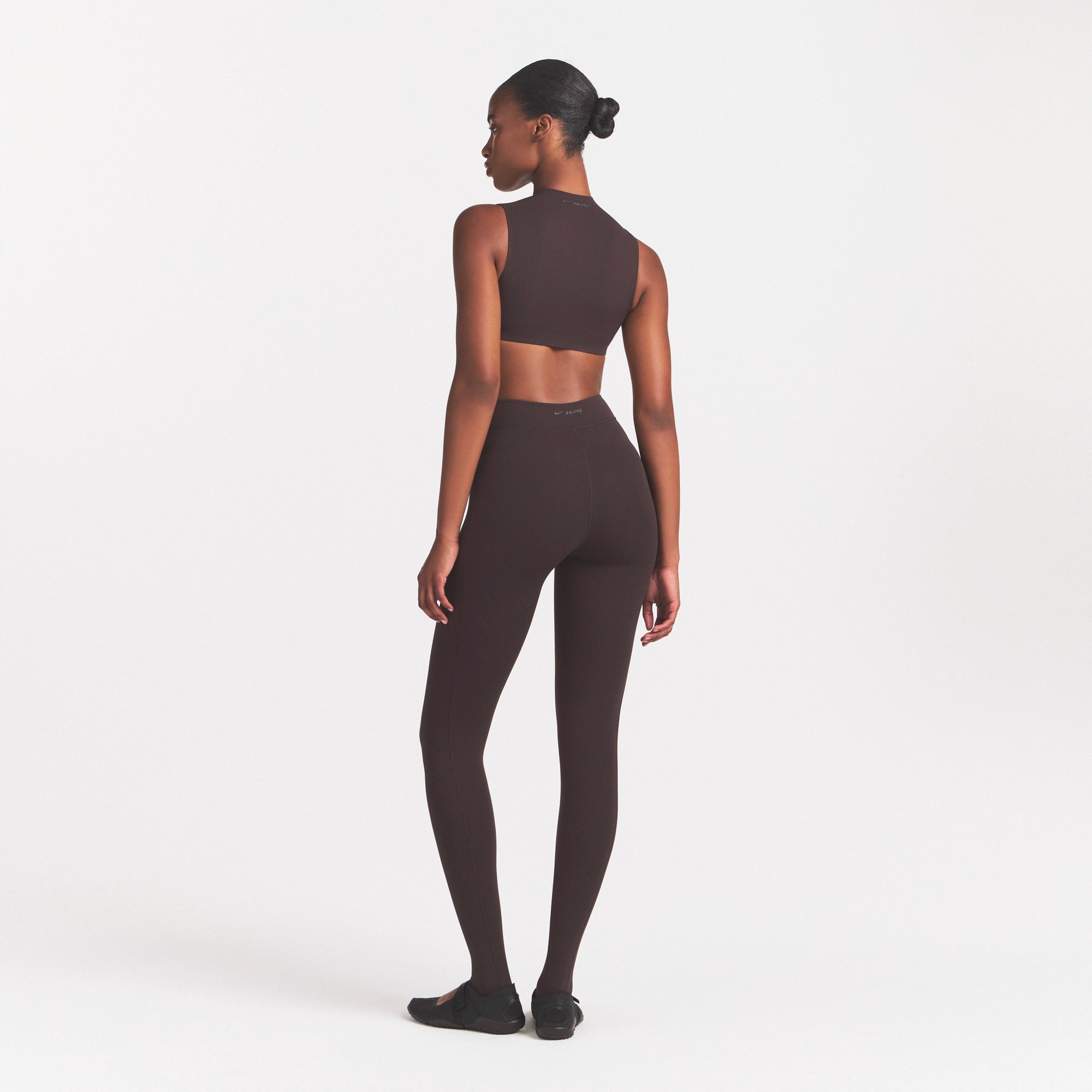 NikeSKIMS STUDIO STRETCH DIPPED 29 LEGGING | DARK ROAST - Image 6