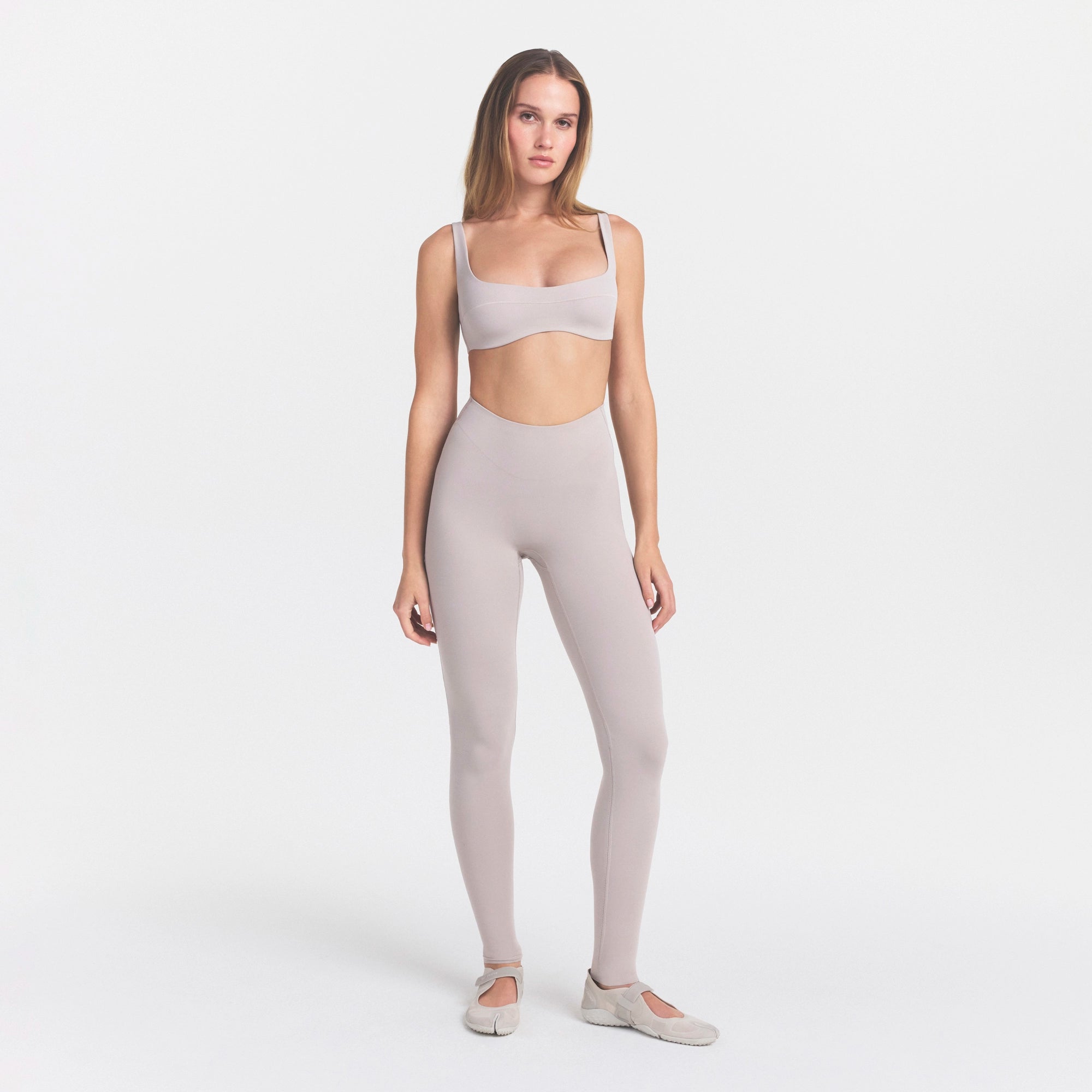 NikeSKIMS STUDIO STRETCH DIPPED 29 LEGGING | LINEN - Image 2