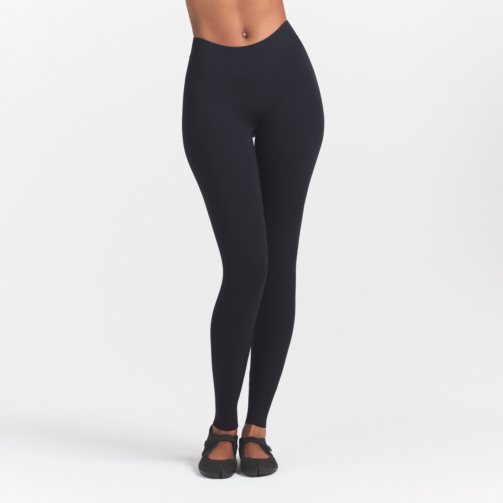 NikeSKIMS STUDIO STRETCH DIPPED 29 LEGGING | OBSIDIAN - Image 3