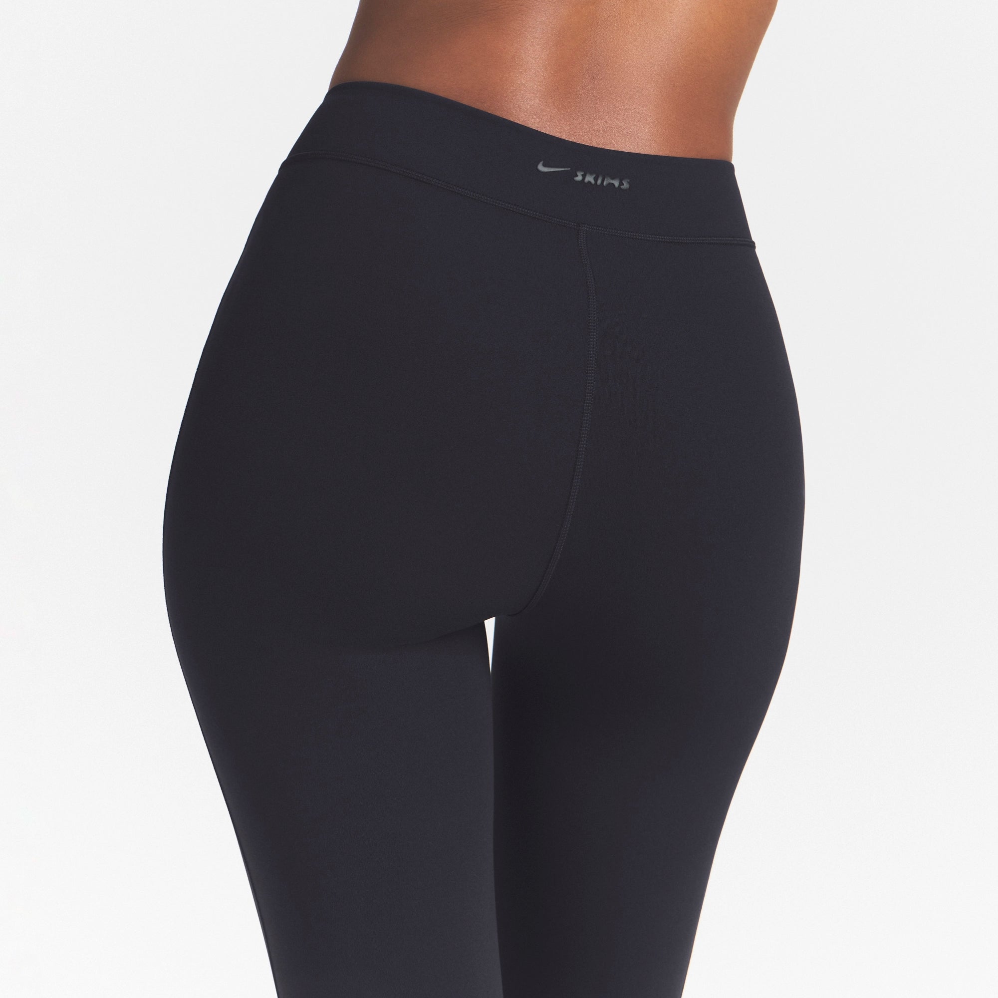 NikeSKIMS STUDIO STRETCH DIPPED 29 LEGGING | OBSIDIAN - Image 4