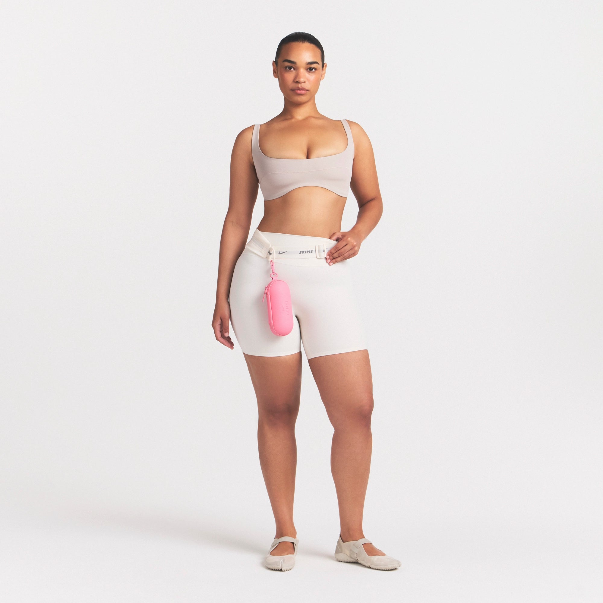 NikeSKIMS STUDIO STRETCH SEAM FRONT MICRO BRA | LINEN - Image 2