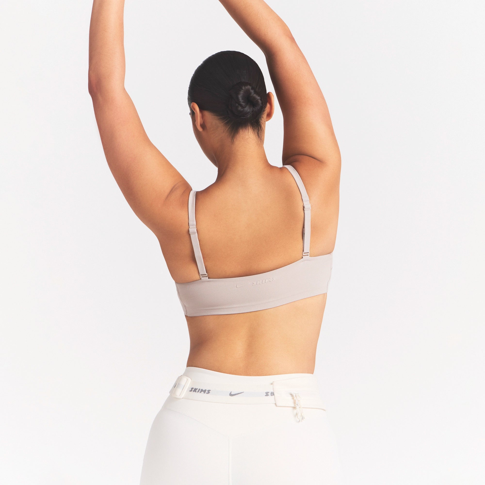 NikeSKIMS STUDIO STRETCH SEAM FRONT MICRO BRA | LINEN - Image 4