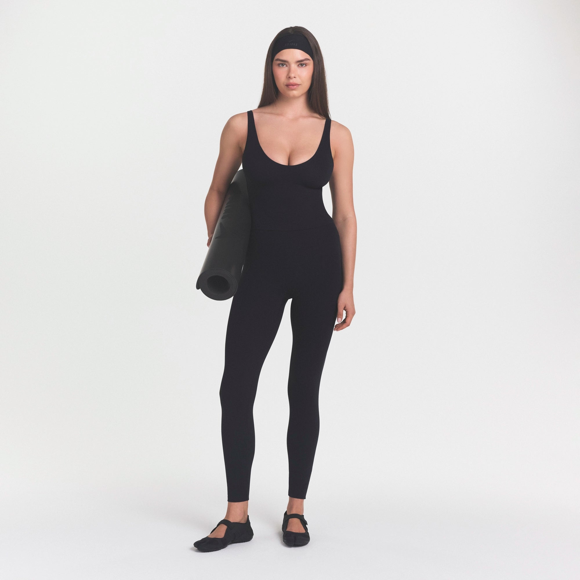 NikeSKIMS STUDIO STRETCH PLUNGE TANK | OBSIDIAN - Image 2