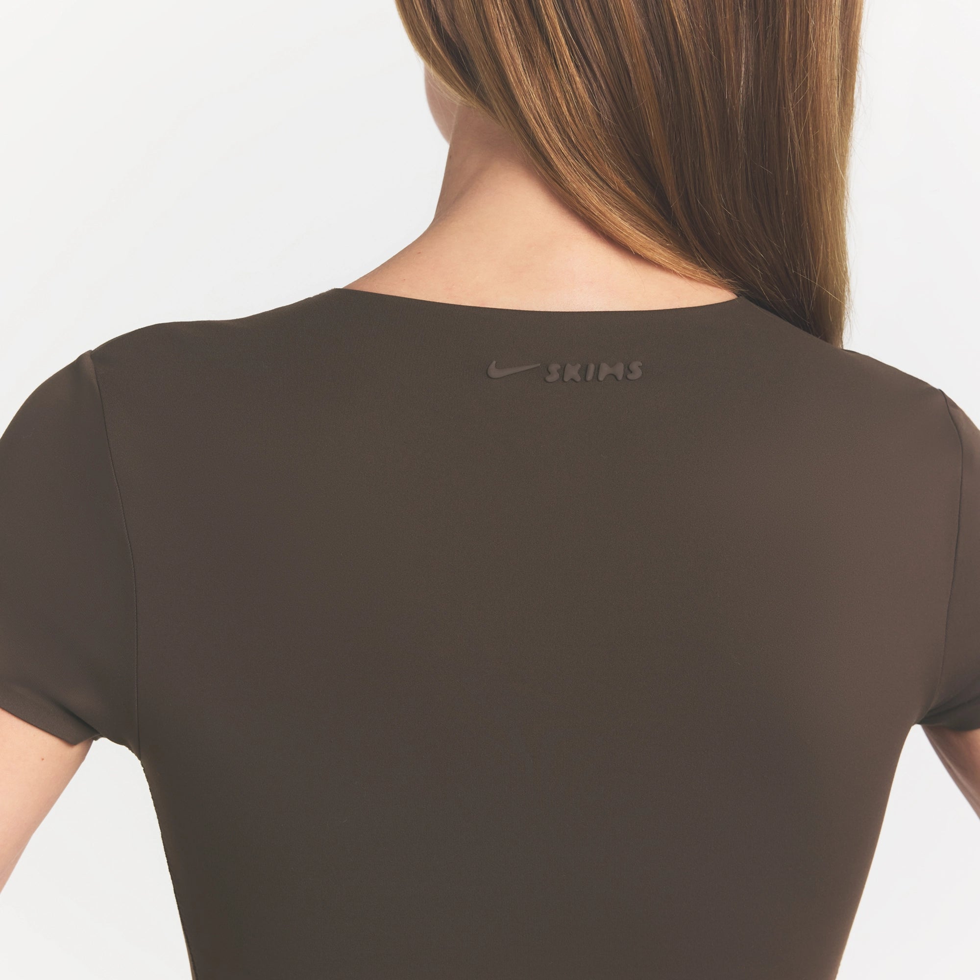 NikeSKIMS MATTE CROPPED CORSET T-SHIRT | DARK SEPIA - Image 4