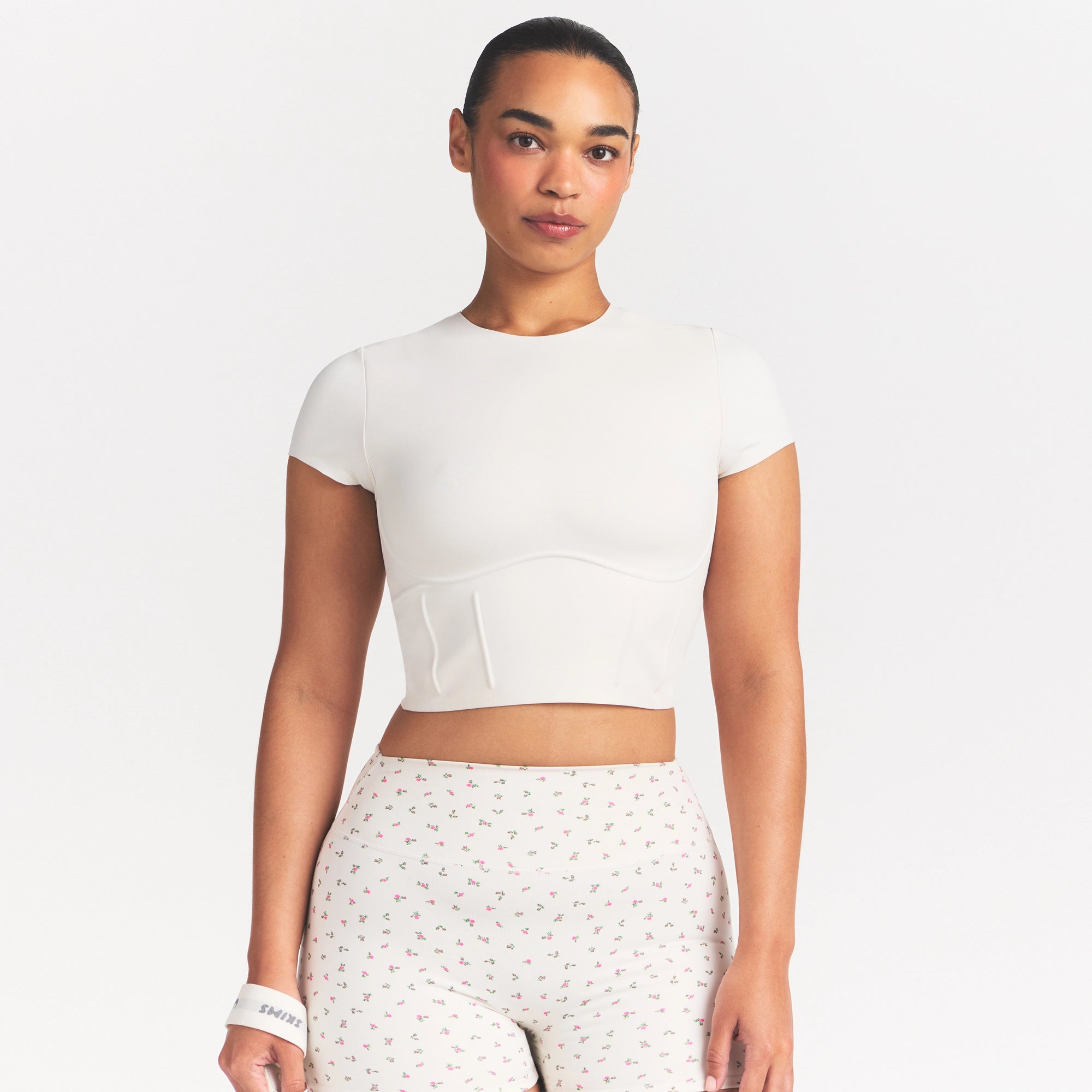 NikeSKIMS MATTE CROPPED CORSET T-SHIRT | IVORY - Image 3