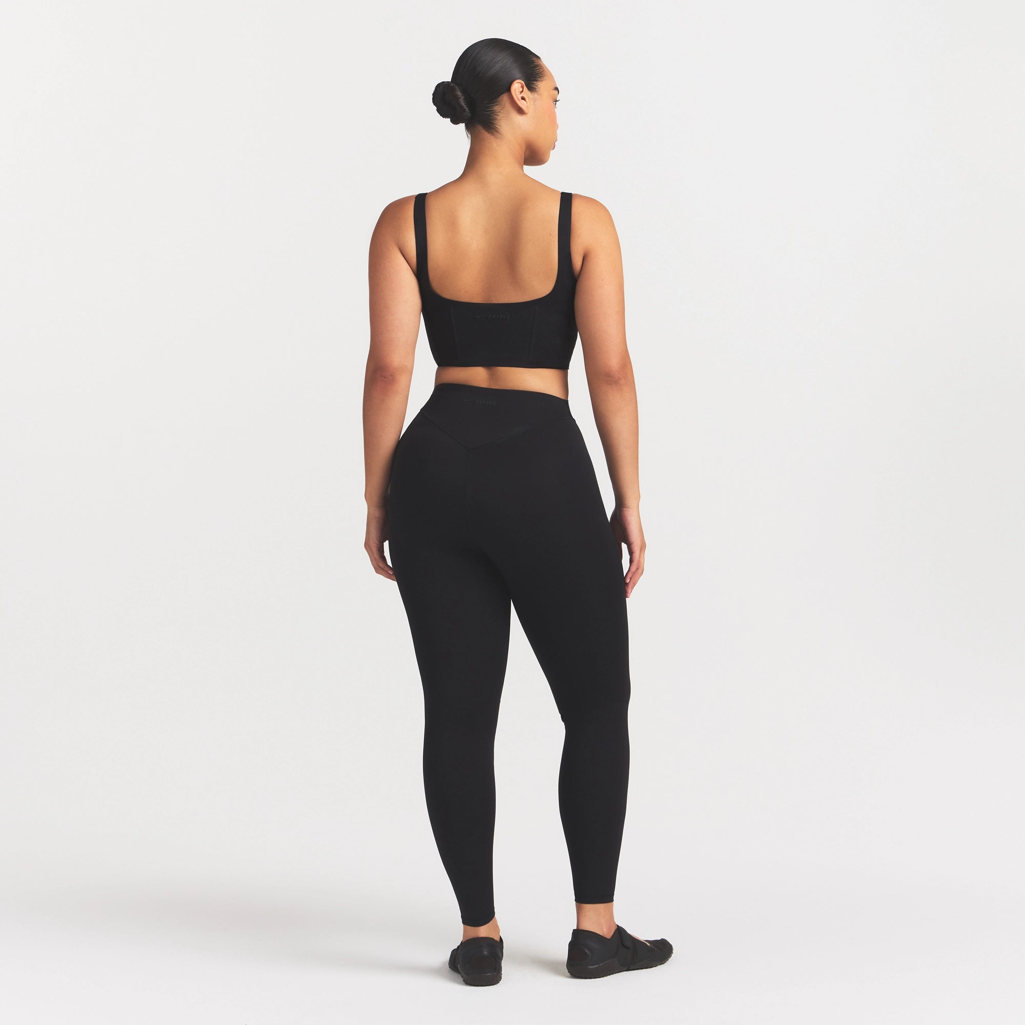 NikeSKIMS MATTE CORSET 26 LEGGING | OBSIDIAN - Image 4