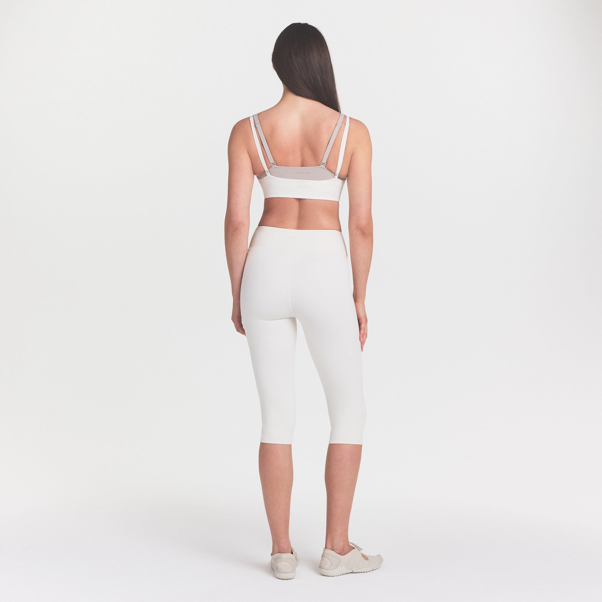 NikeSKIMS MATTE 17 CAPRI LEGGING | IVORY - Image 5