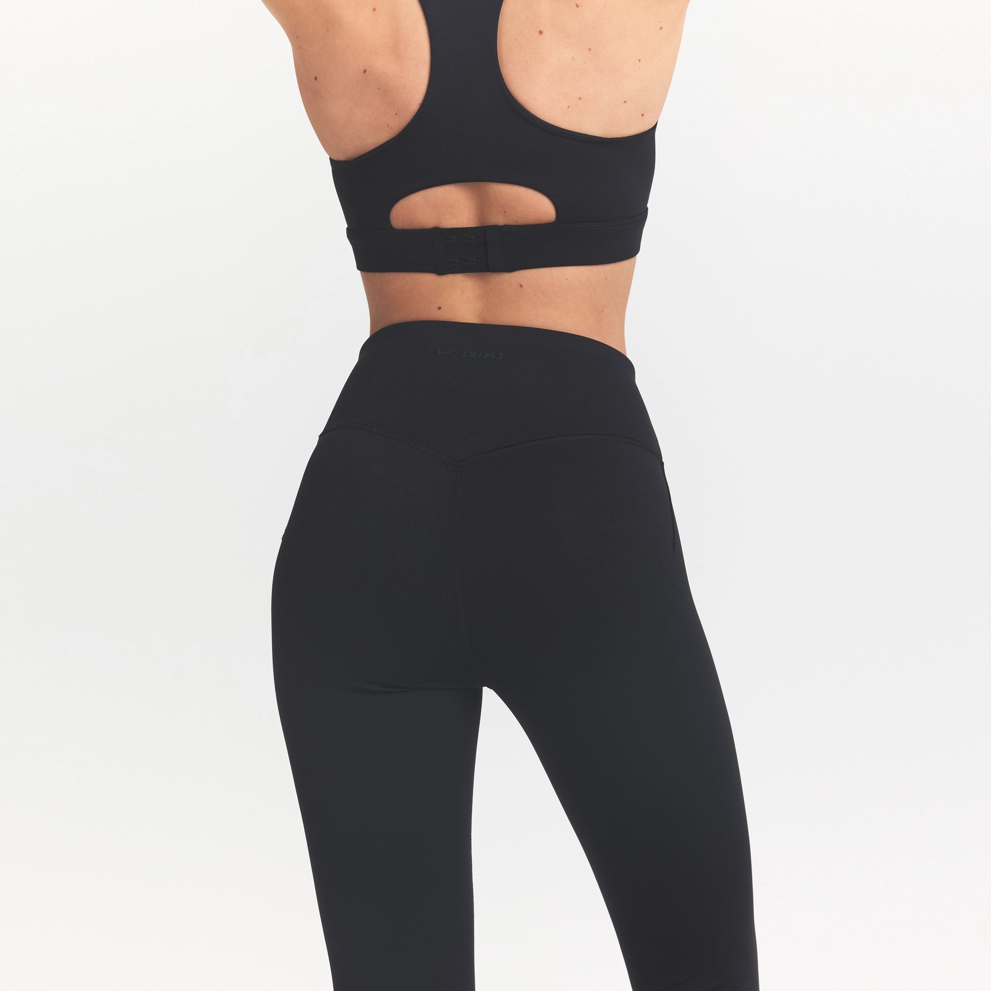 NikeSKIMS MATTE 17 CAPRI LEGGING | OBSIDIAN - Image 4