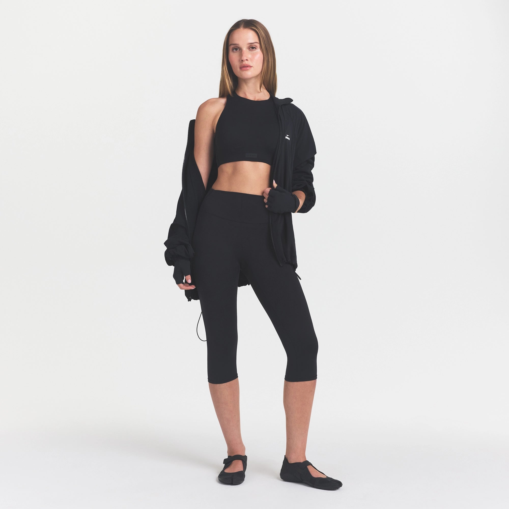 NikeSKIMS MATTE 17 CAPRI LEGGING | OBSIDIAN - Image 6