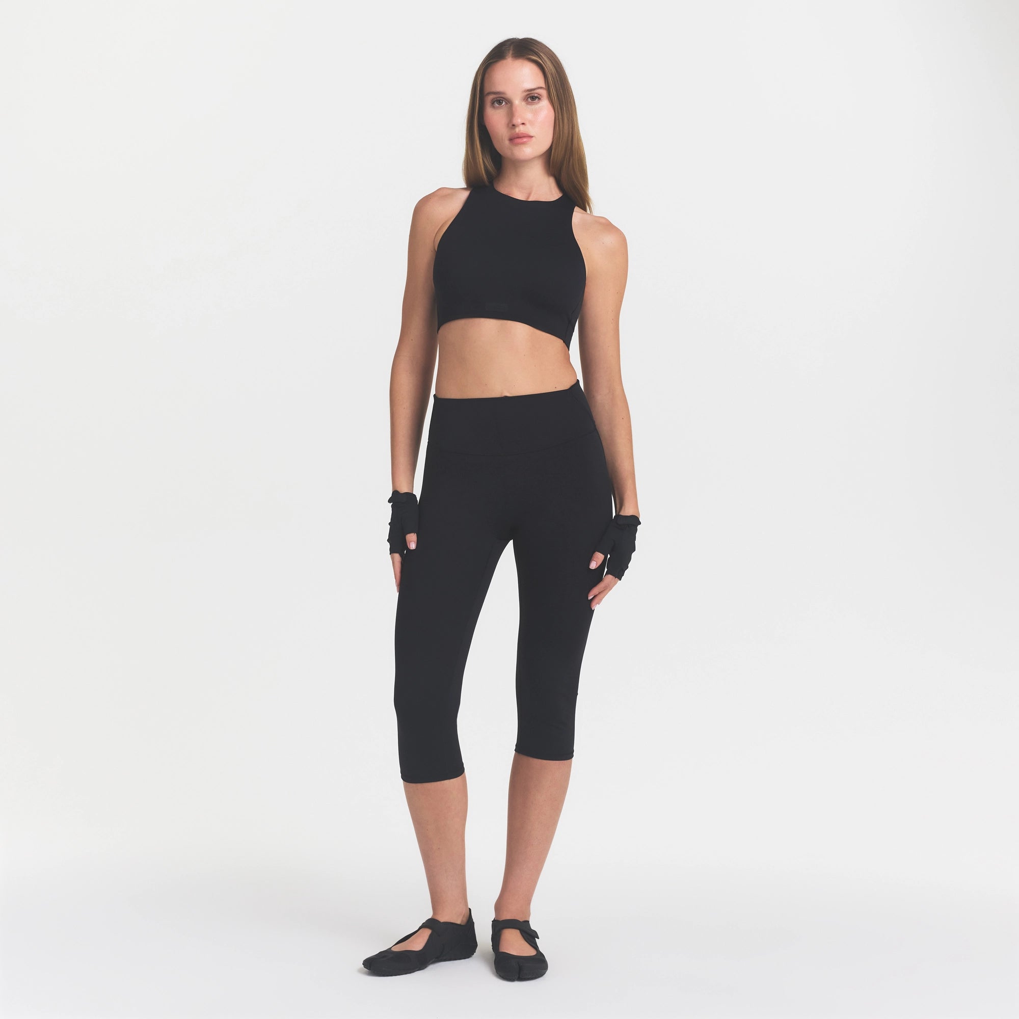 NikeSKIMS MATTE 17 CAPRI LEGGING | OBSIDIAN - Image 2