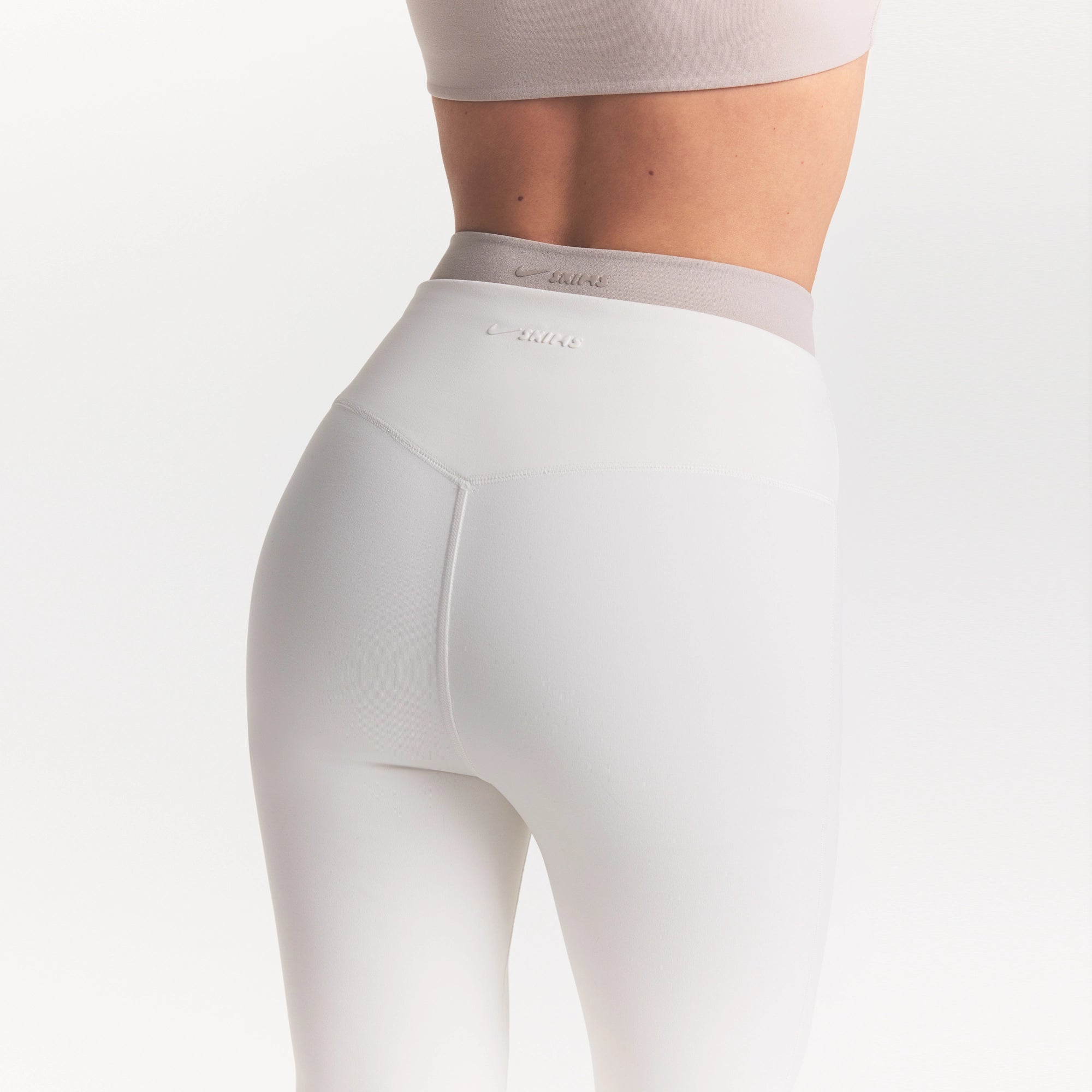 NikeSKIMS MATTE SLIM FLARE LEGGING | IVORY - Image 4