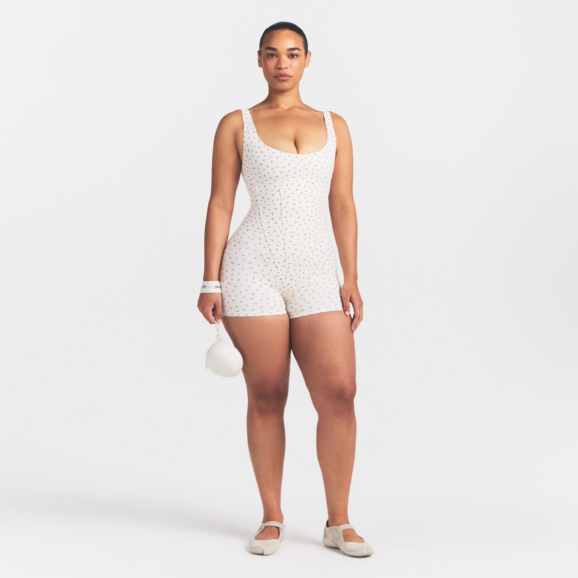 NikeSKIMS ACCESSORIES HARDSHELL ROUND CASE | IVORY - Image 2
