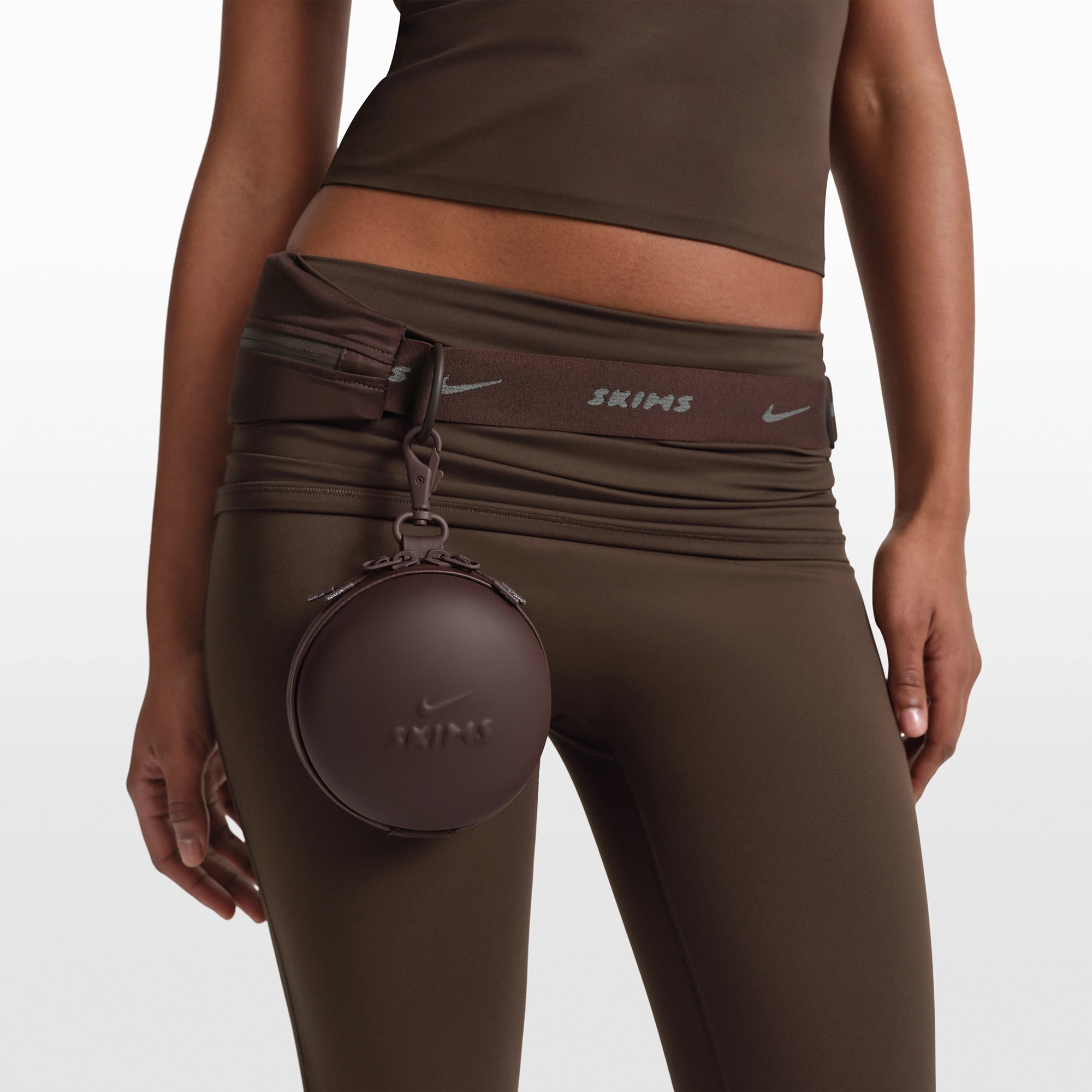 NikeSKIMS ACCESSORIES HARDSHELL ROUND CASE | PHOENIX - Image 3