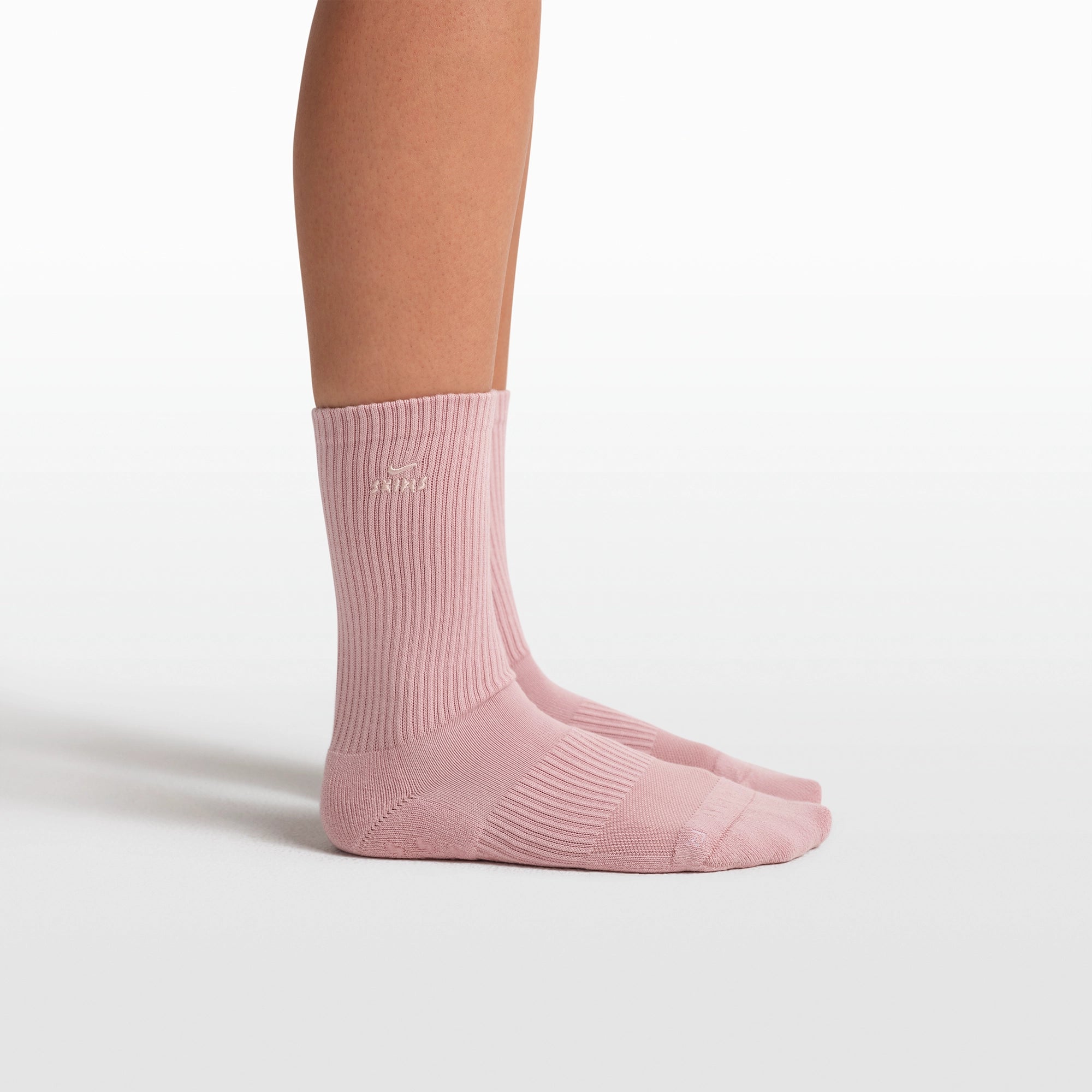 NikeSKIMS ACCESSORIES DRI-FITâ„¢ PILATES GRIP CREW SOCK | HIMALAYAN - Image 3